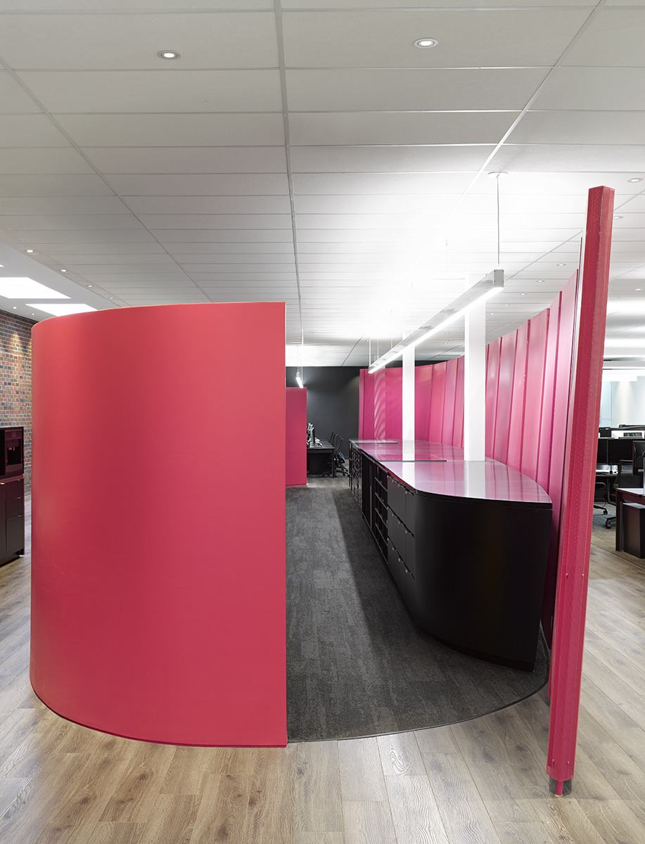 金属网格营造的茶香办公空间-14