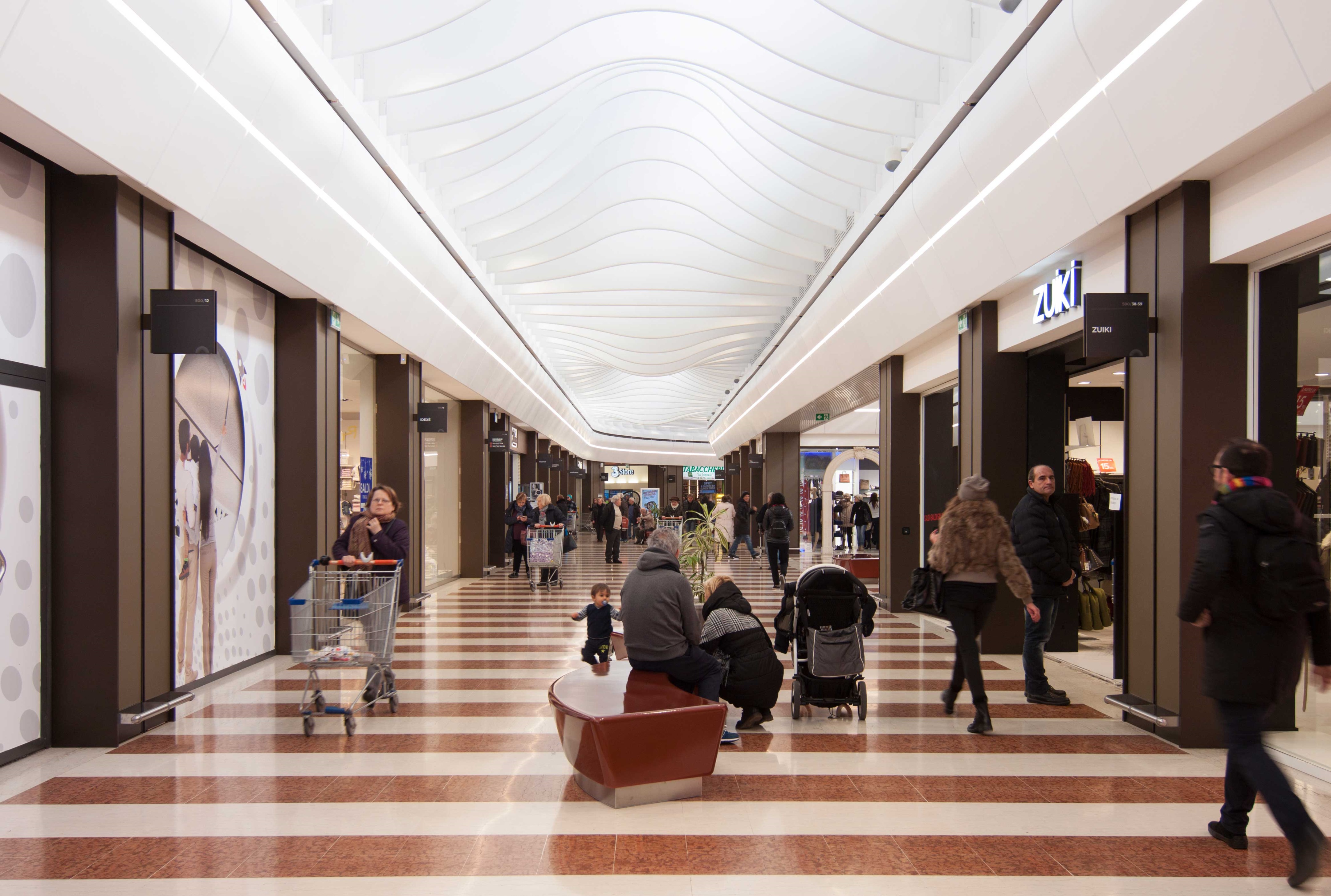 商业中心“拉罗通达”的翻新设计-1