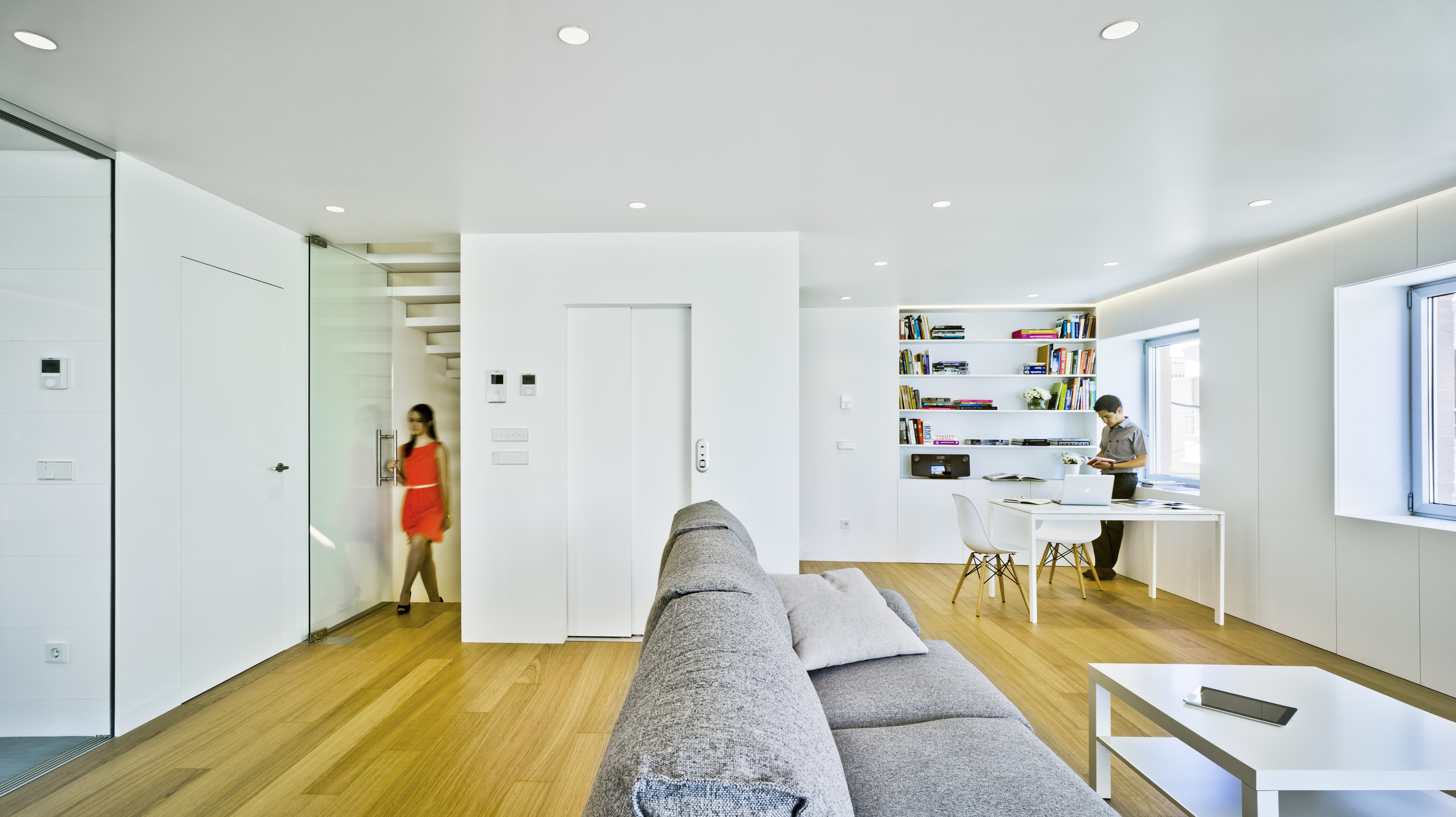 空间优化与功能融合的西班牙住宅改造-0