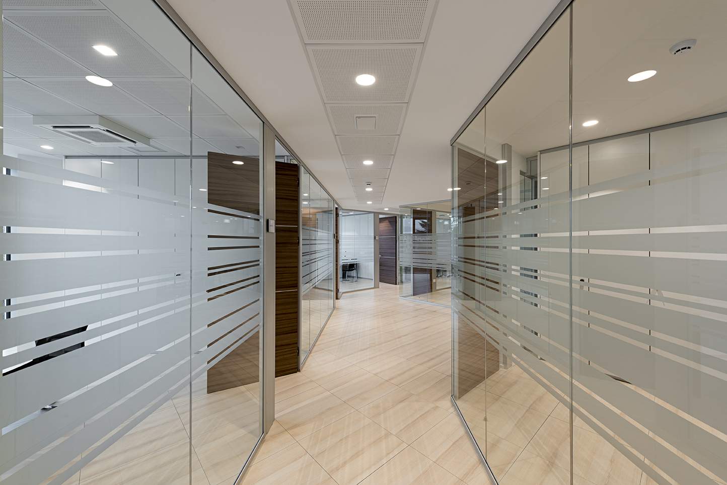 重塑办公空间典范 · 米兰某办公楼翻新-22