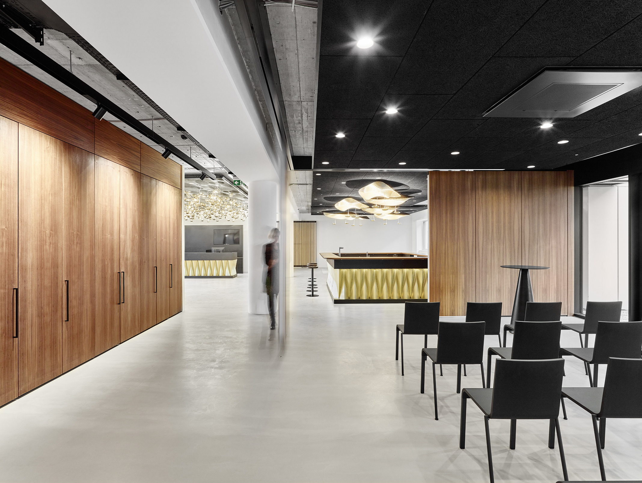 2017 年完成的办公室室内设计案例-11