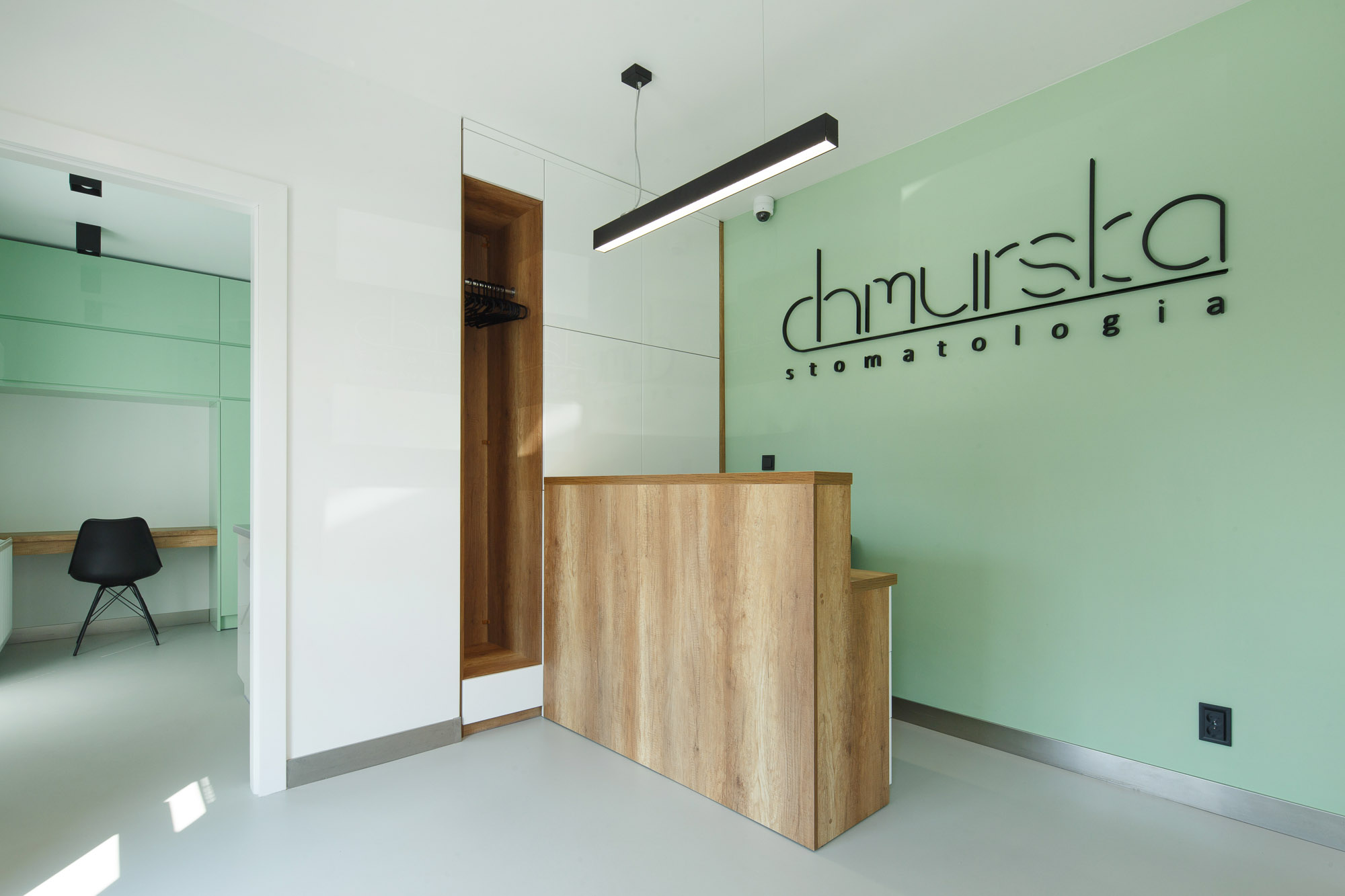 波兰卡托维兹牙科诊所室内设计-1