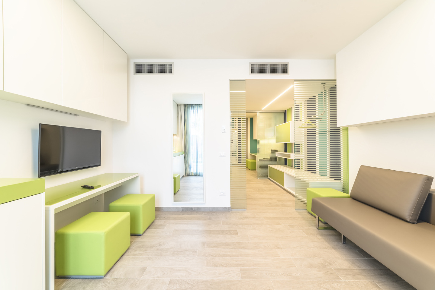 彩色几何空间的艺术魅力——Hotel Tenda Rossa 室内设计-2