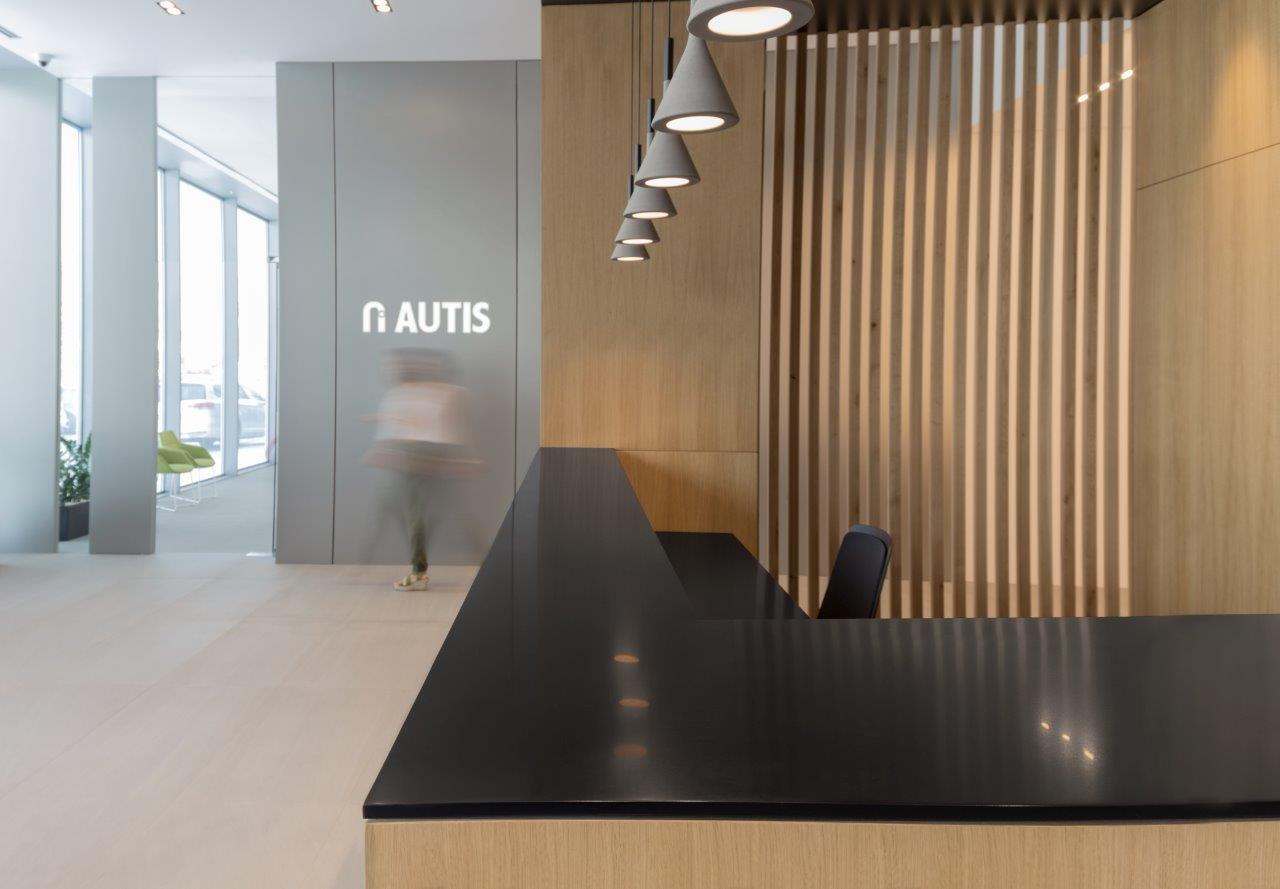 西班牙 AUTIS 公司总部，现代工业风室内设计-3