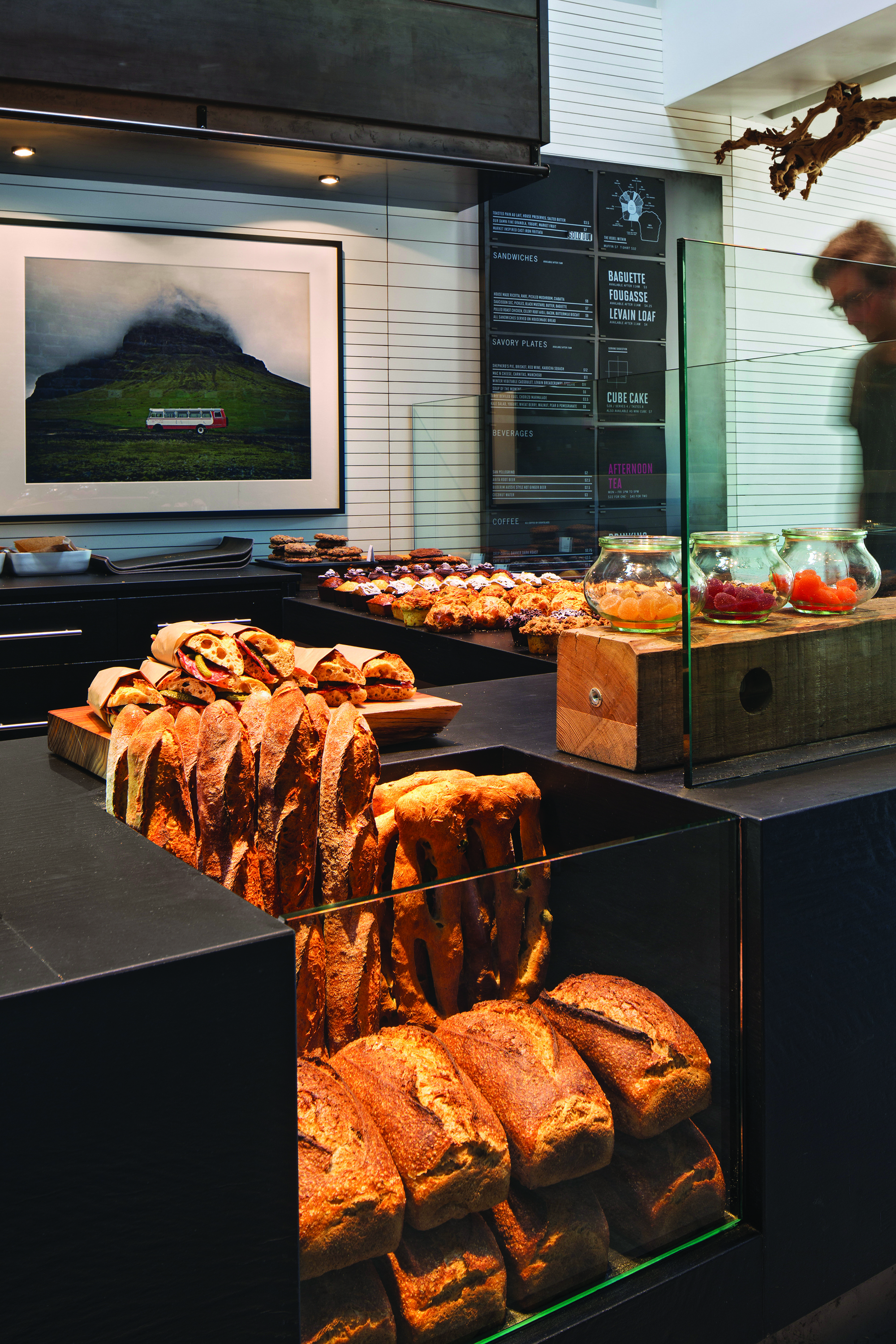 旧金山工匠与狼烘焙咖啡厅-3