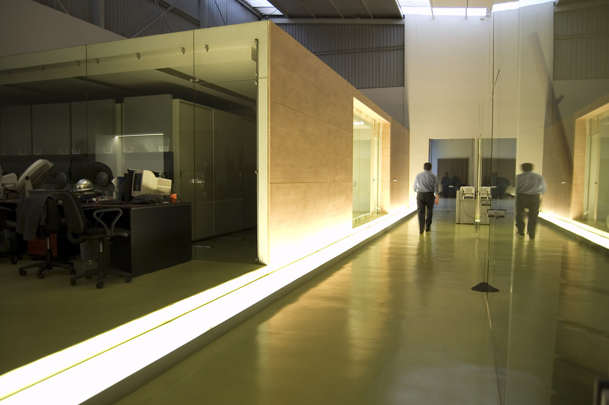 墨西哥 Pavisa 办公大楼 | 现代简约的办公空间-17