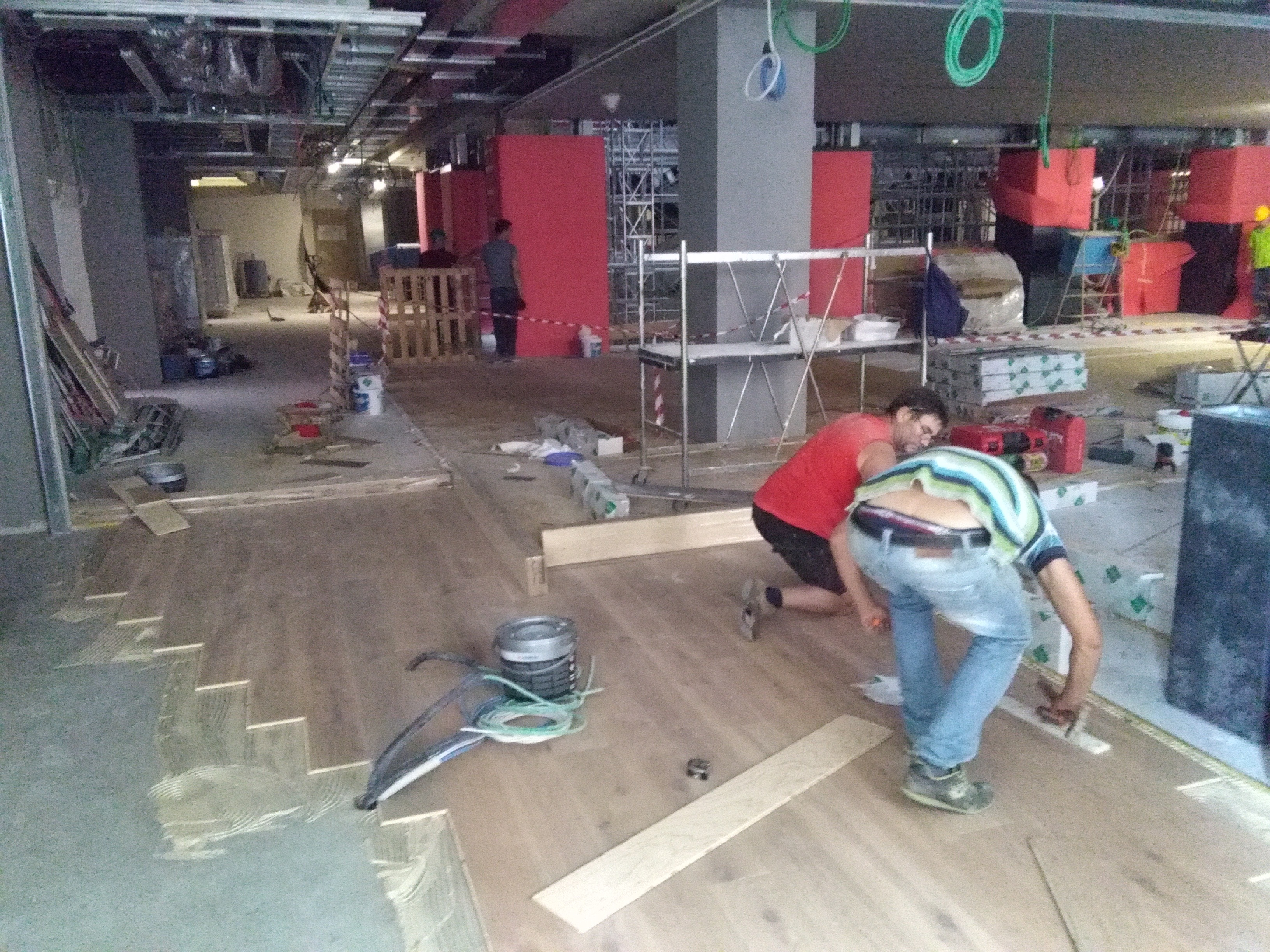 2017 年罗马"拉·里贾纳"三叉戟街角 HUGO BOSS 展示厅室内设计案例-3