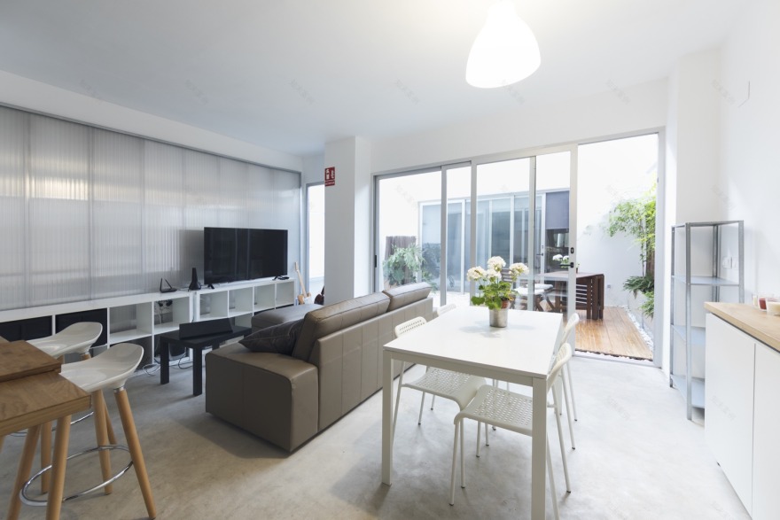 创新材料诠释 Ruzafa 社区精神的室内设计-6