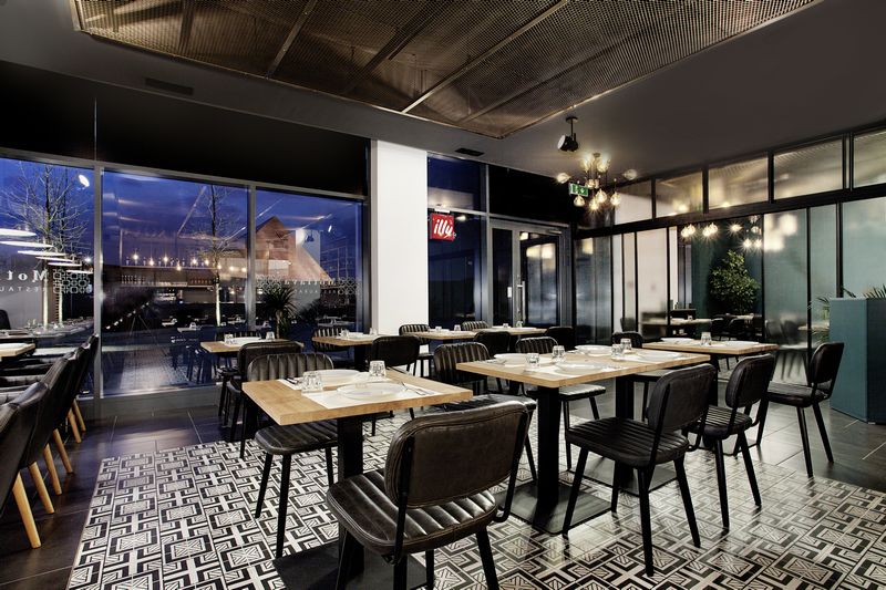 波兰餐厅 Motlava 的现代设计-11