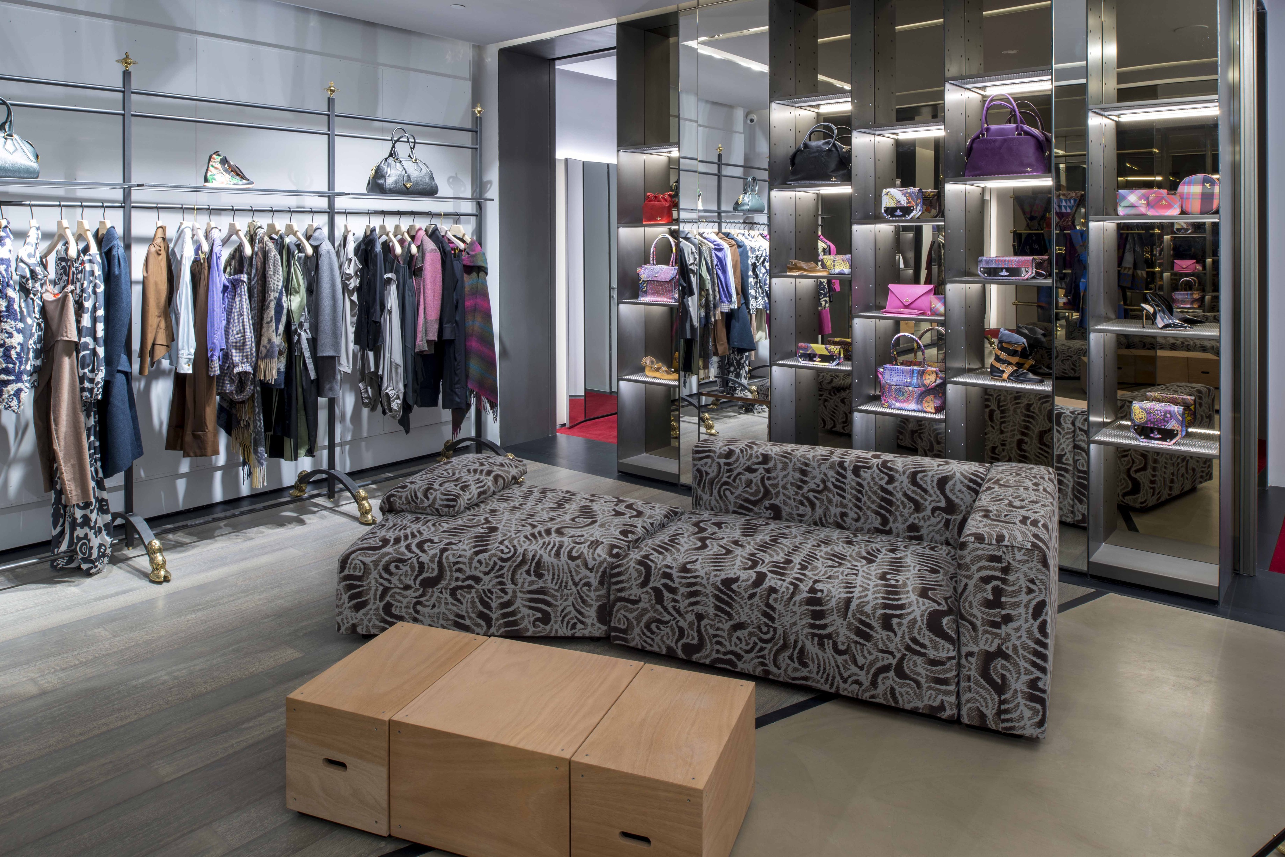 维维安·韦斯特伍德纽约旗舰店 | 工业风与自然的完美融合-0