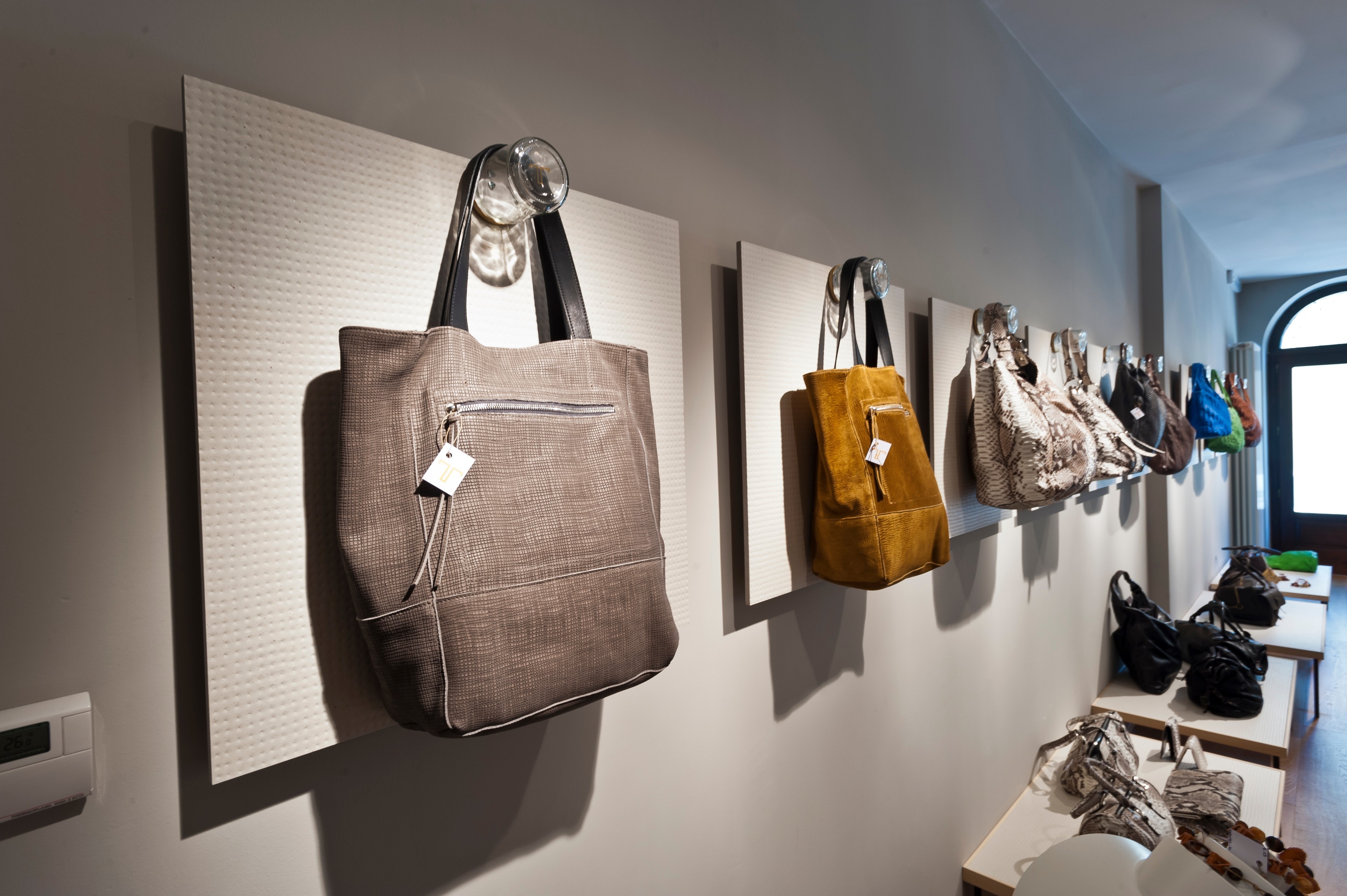 La Tannerie 皮具展示店室内设计-2