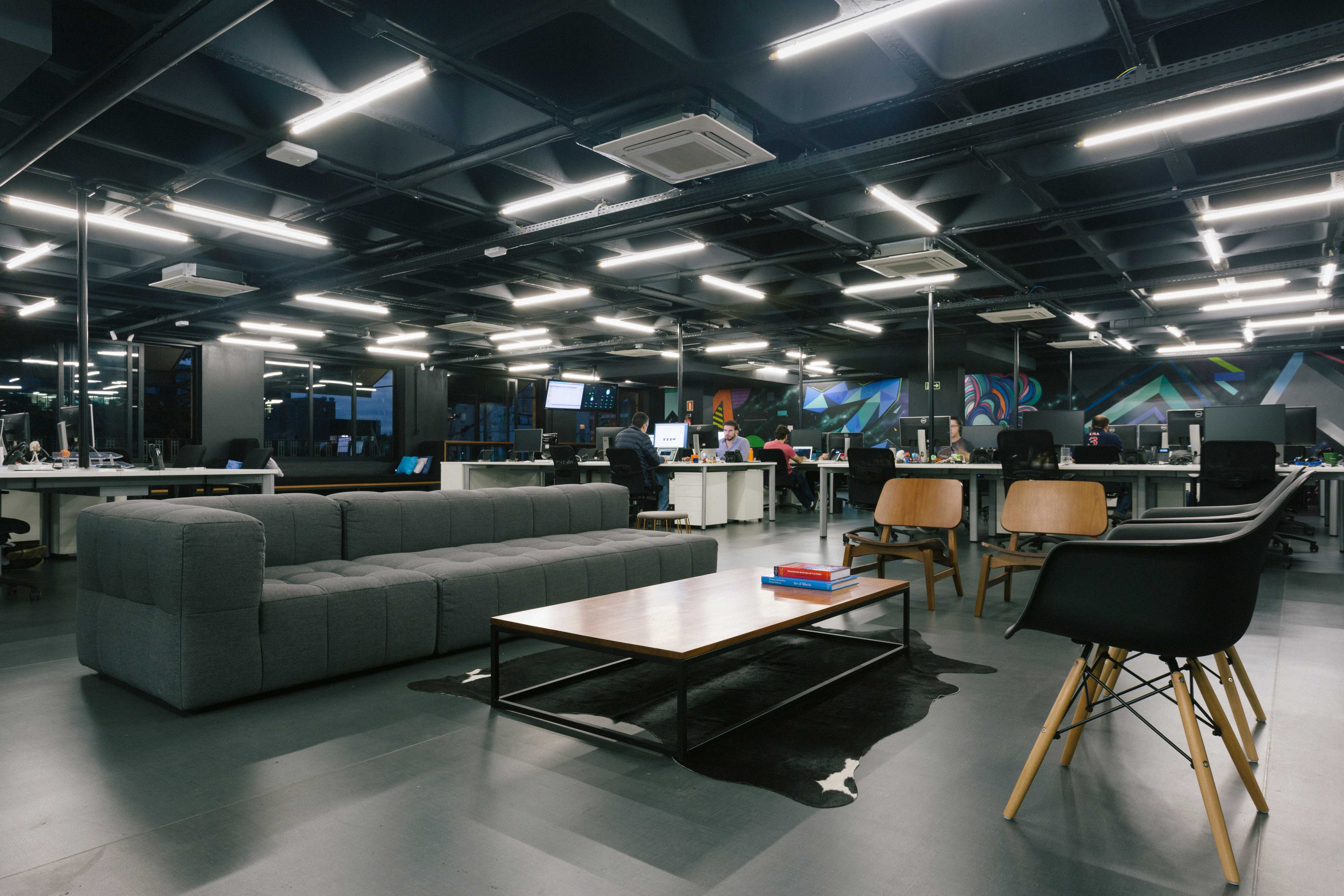 巴西 Azion 科技公司办公室——极客文化与工业风格的完美融合-35