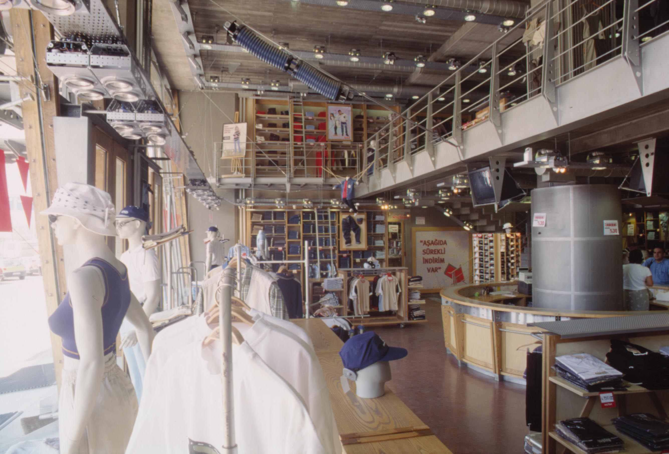 1997 年摩托牛仔裤店概念设计-8