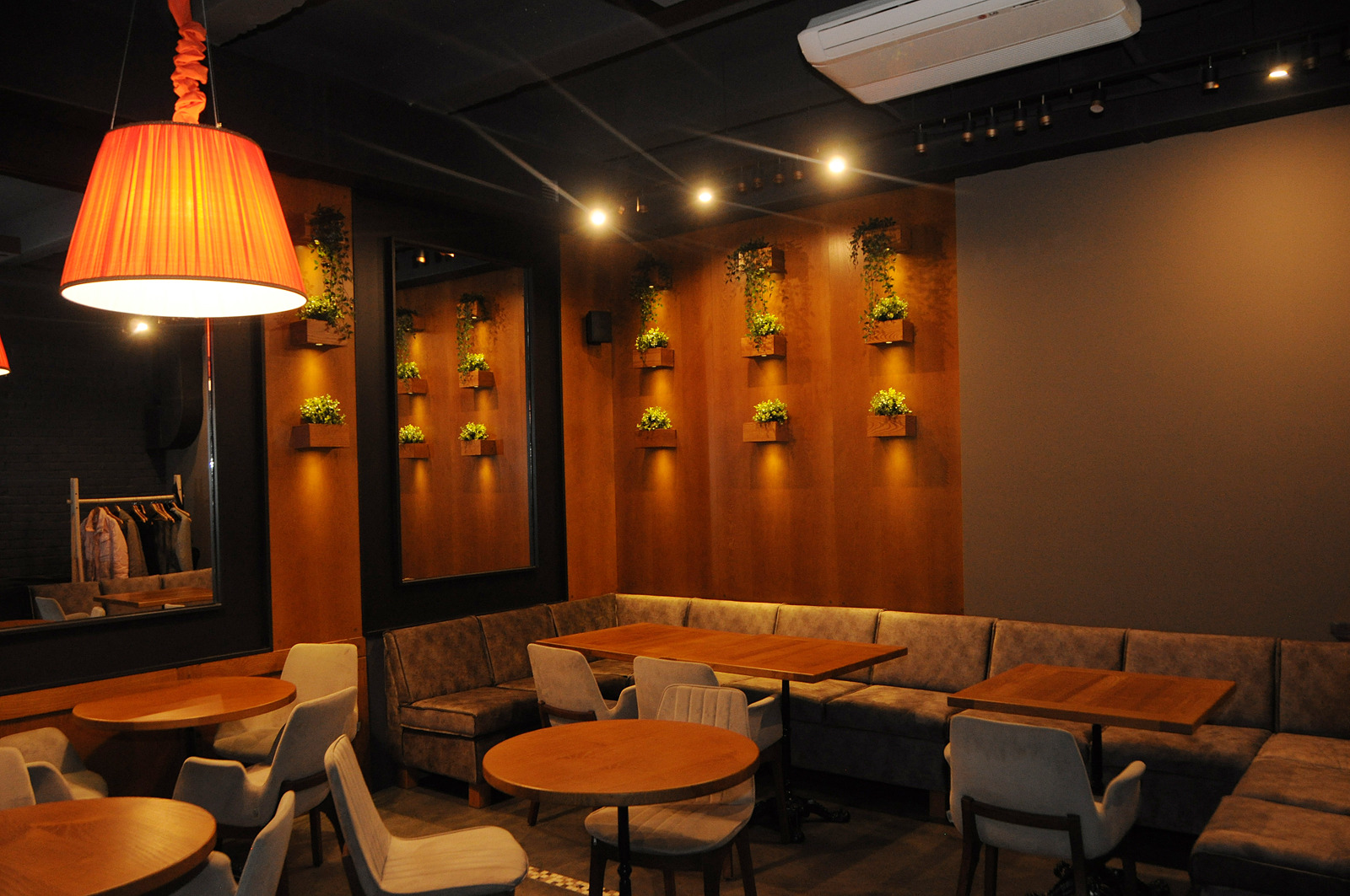 2017 年完成的 barrel 餐厅室内设计-0