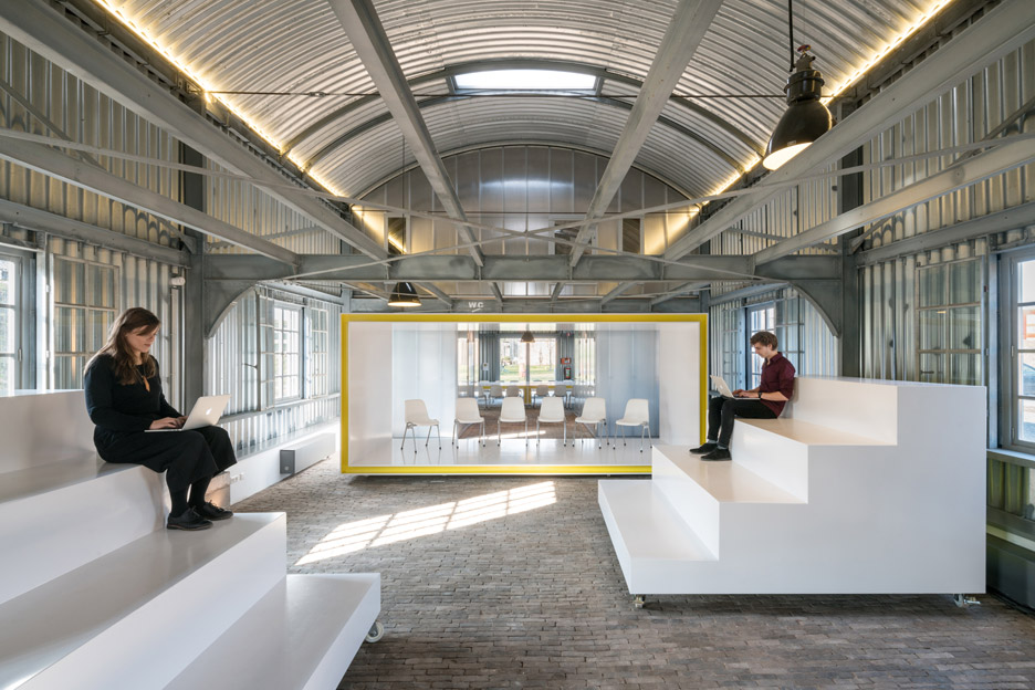 阿姆斯特丹艺术中心创意移动家具设计-0