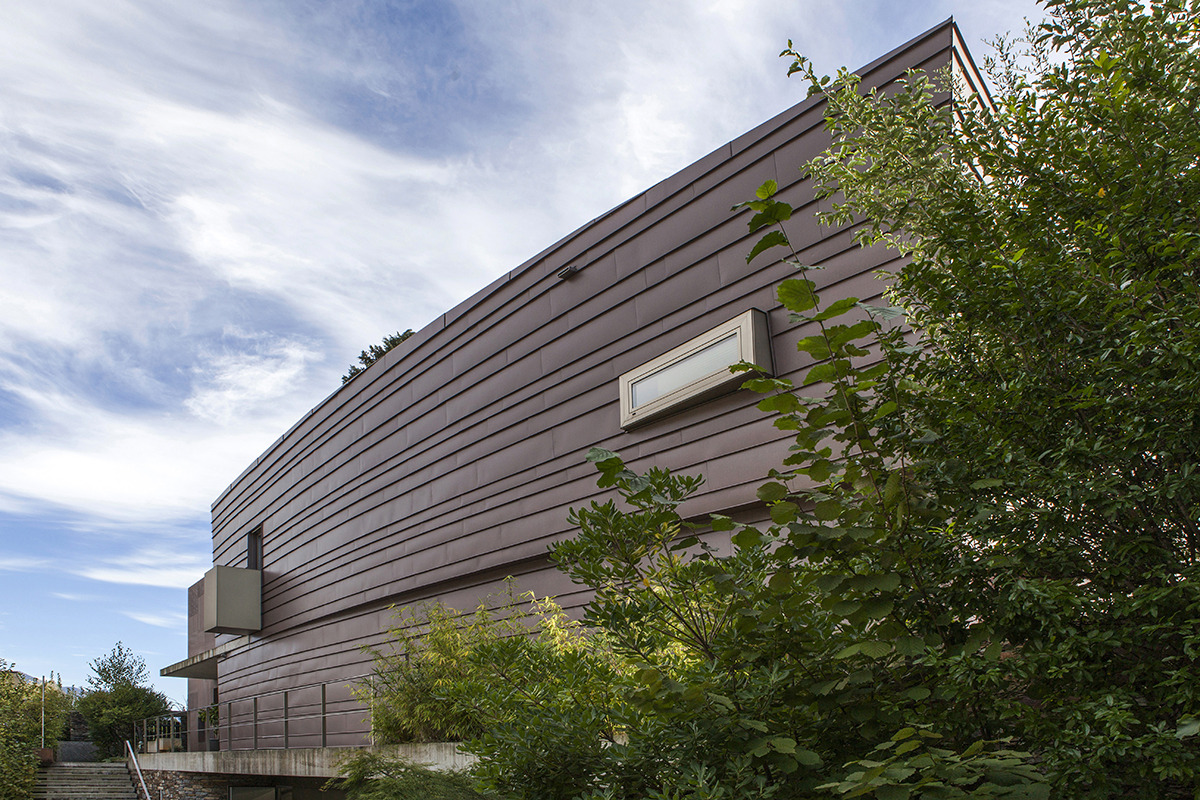 意大利马焦雷湖畔的翻新单家庭住宅-4