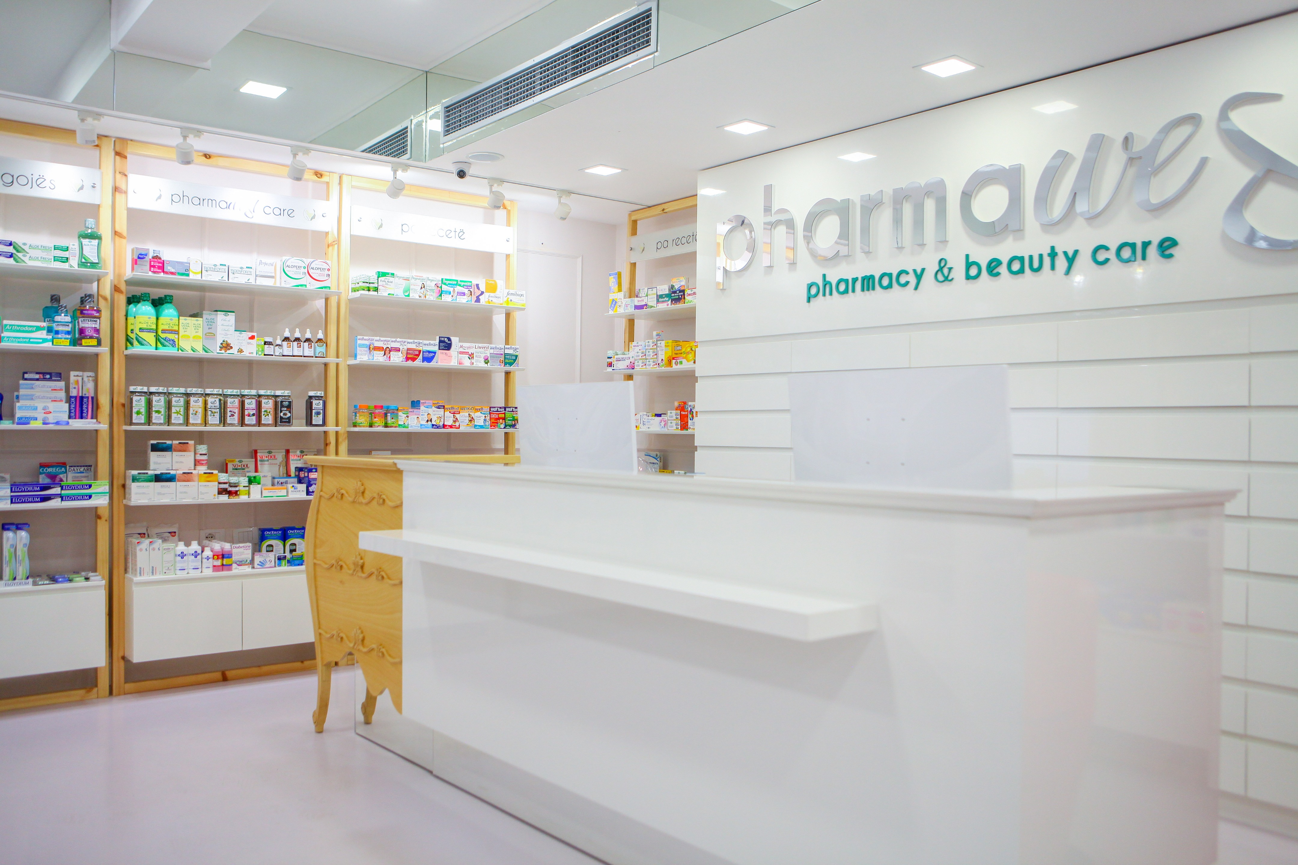 药妆店 Pharmawest 的完美变身-9