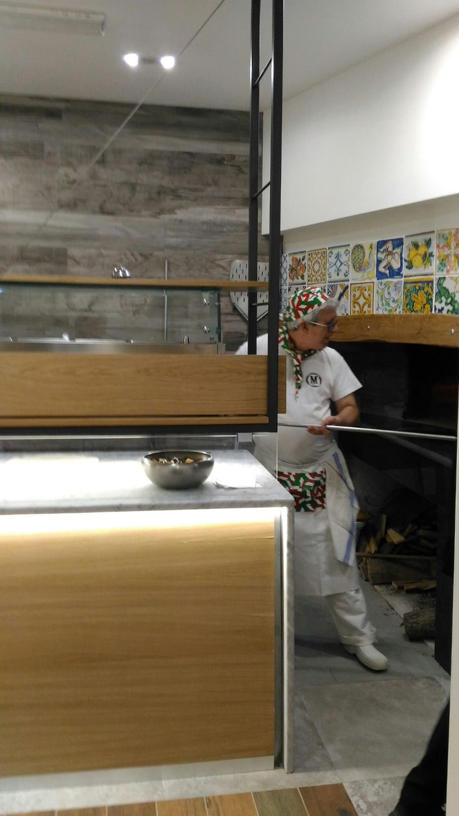 历史悠久的意大利披萨店，传统与创新的完美结合-23