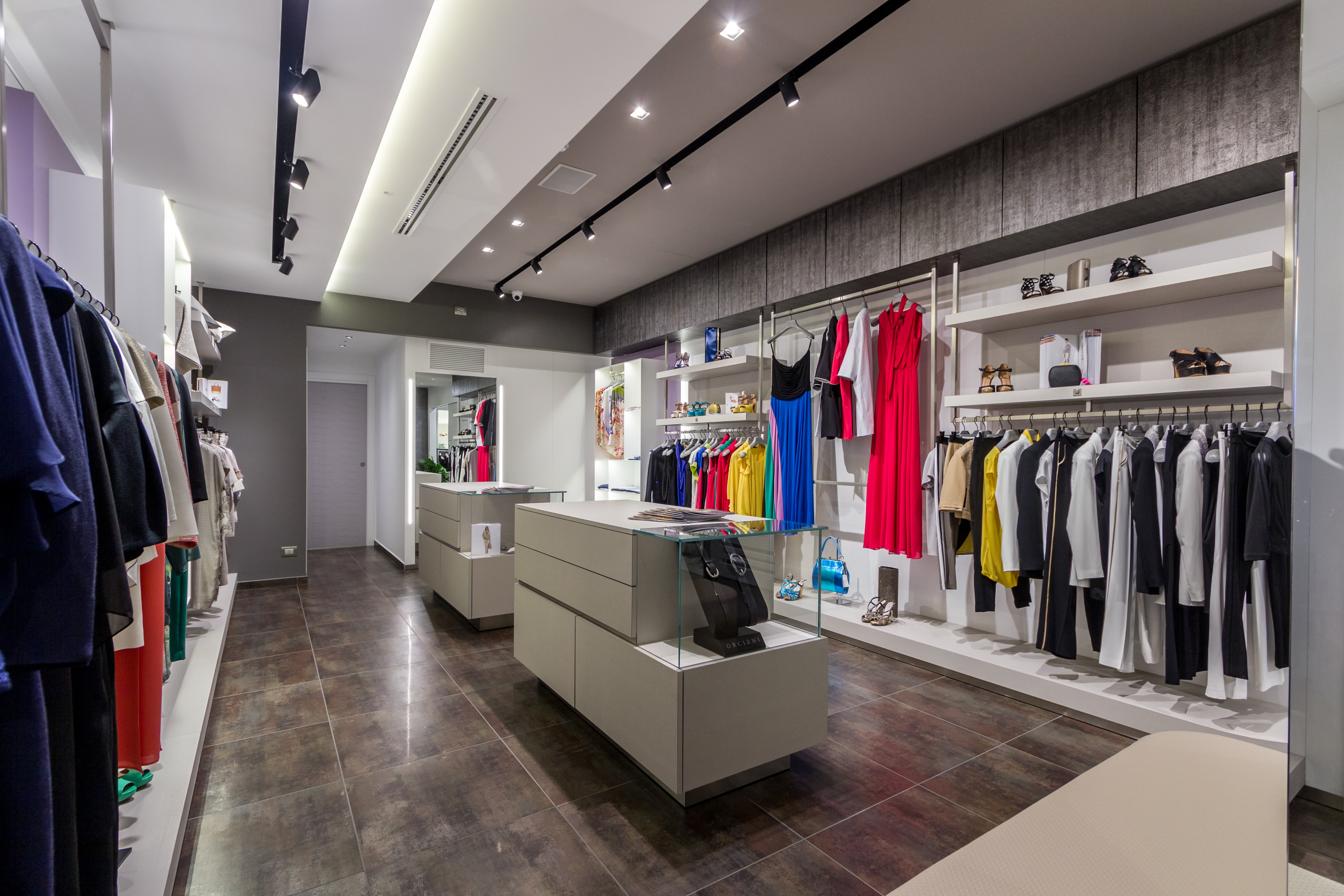 Galgano Abbigliamento 时尚店铺室内设计-0