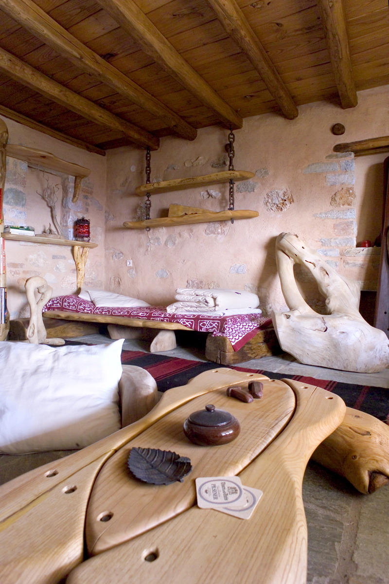 Pelion 山间混凝土石屋，融入自然的简约生活-28