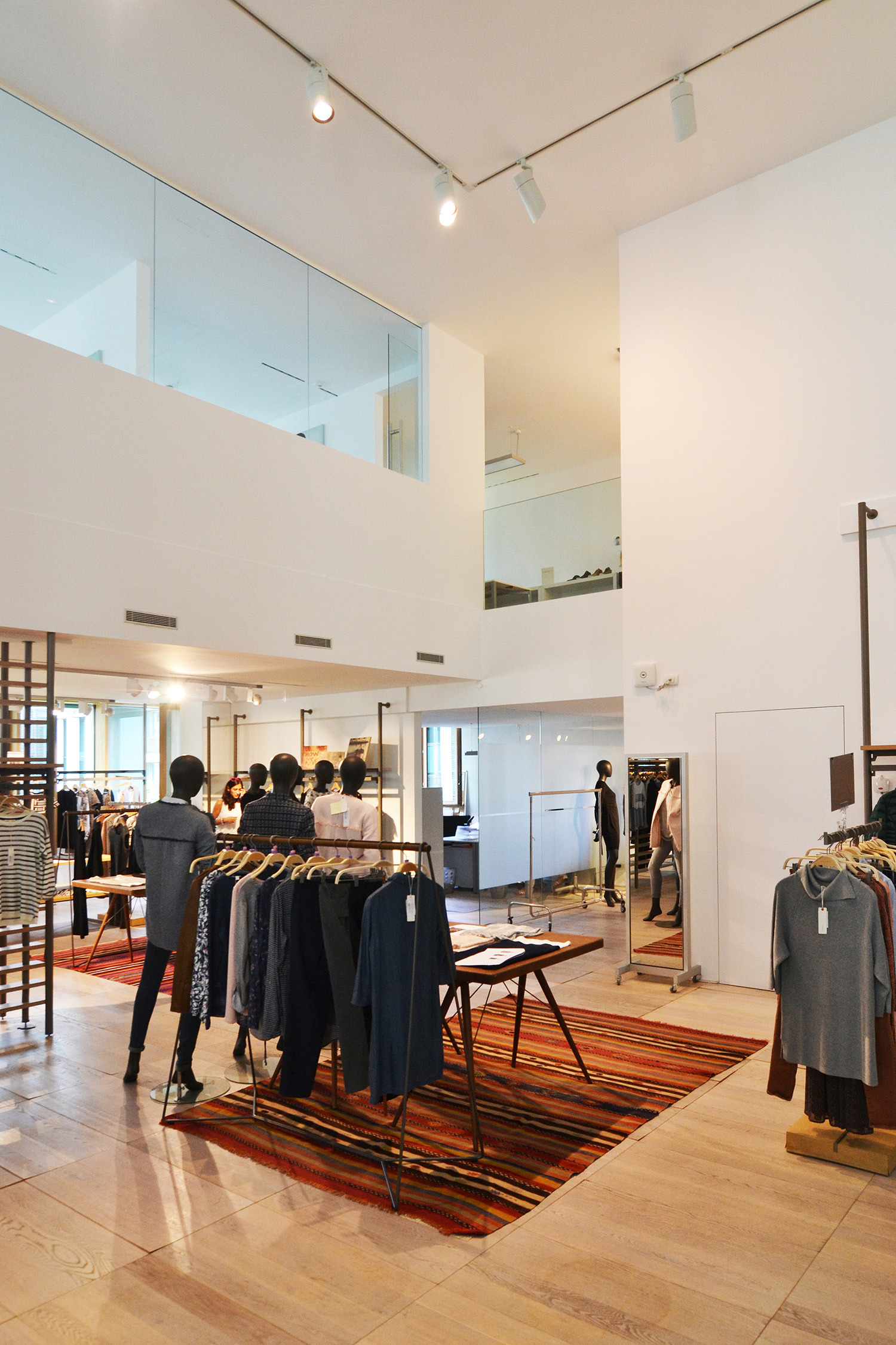 米兰 Navigli 区 2013 年完成的品牌展示空间设计-3