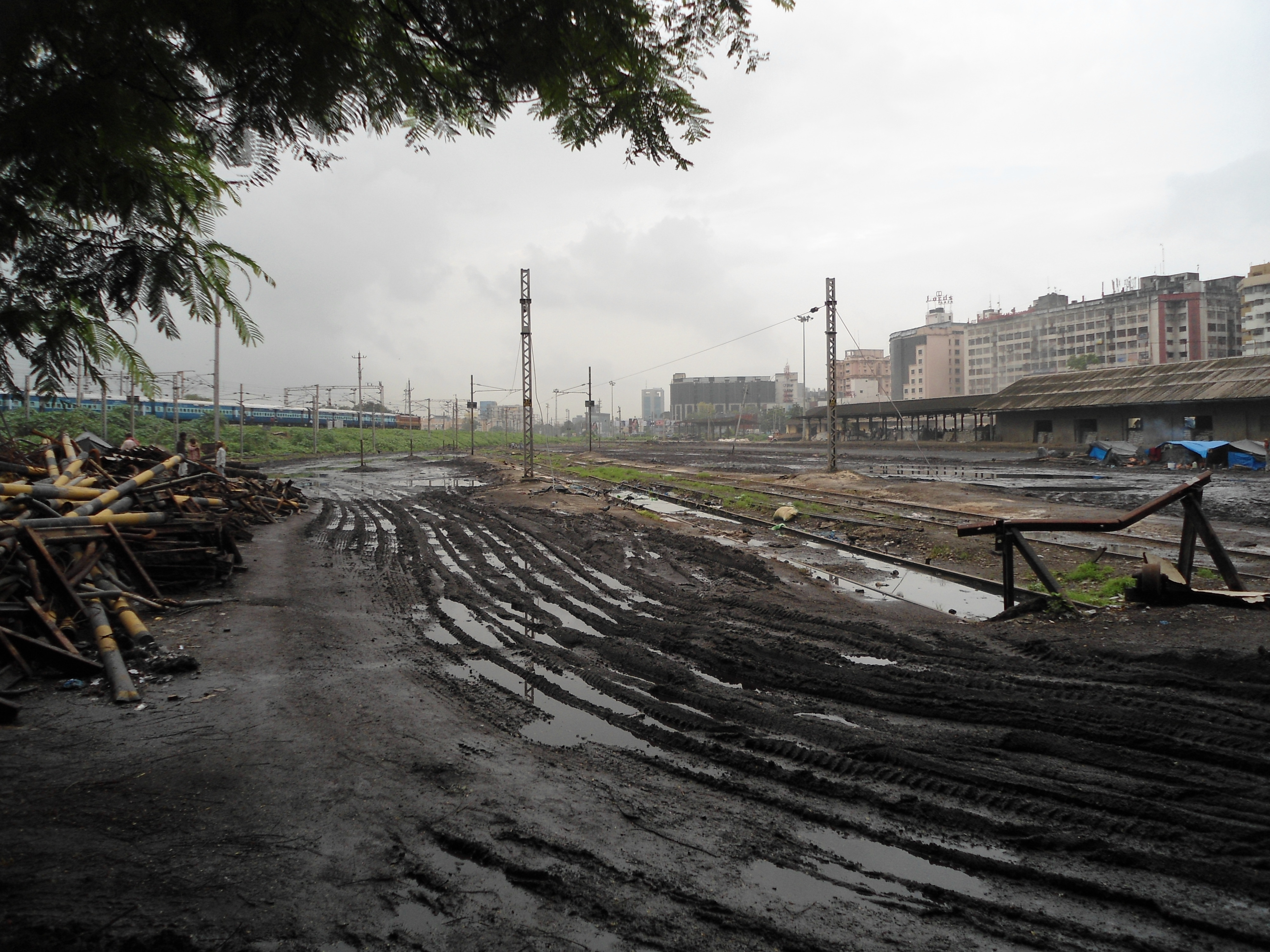 苏拉特市火车站区域的重新设计与再开发-29