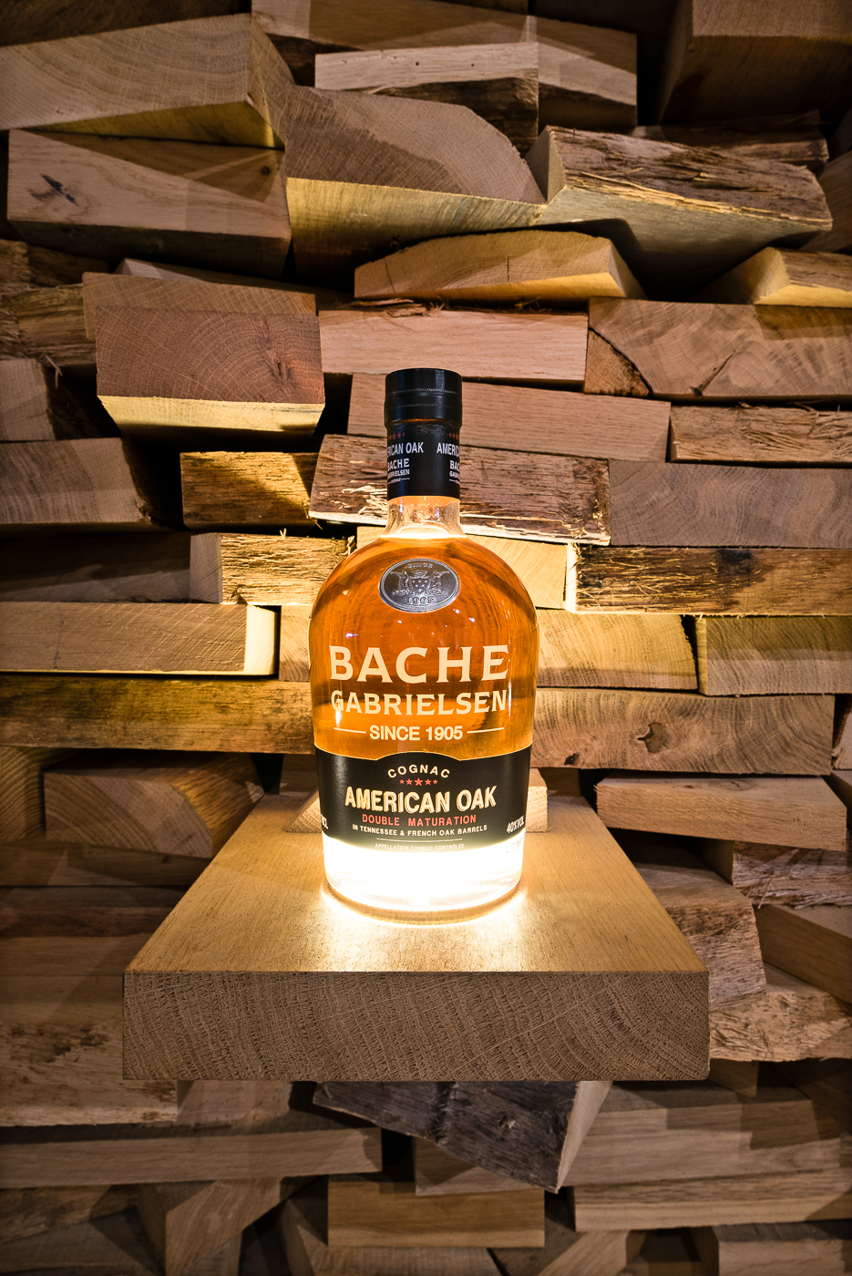 Bache Gabrielsen 酒瓶展示墙的室内设计魅力-5