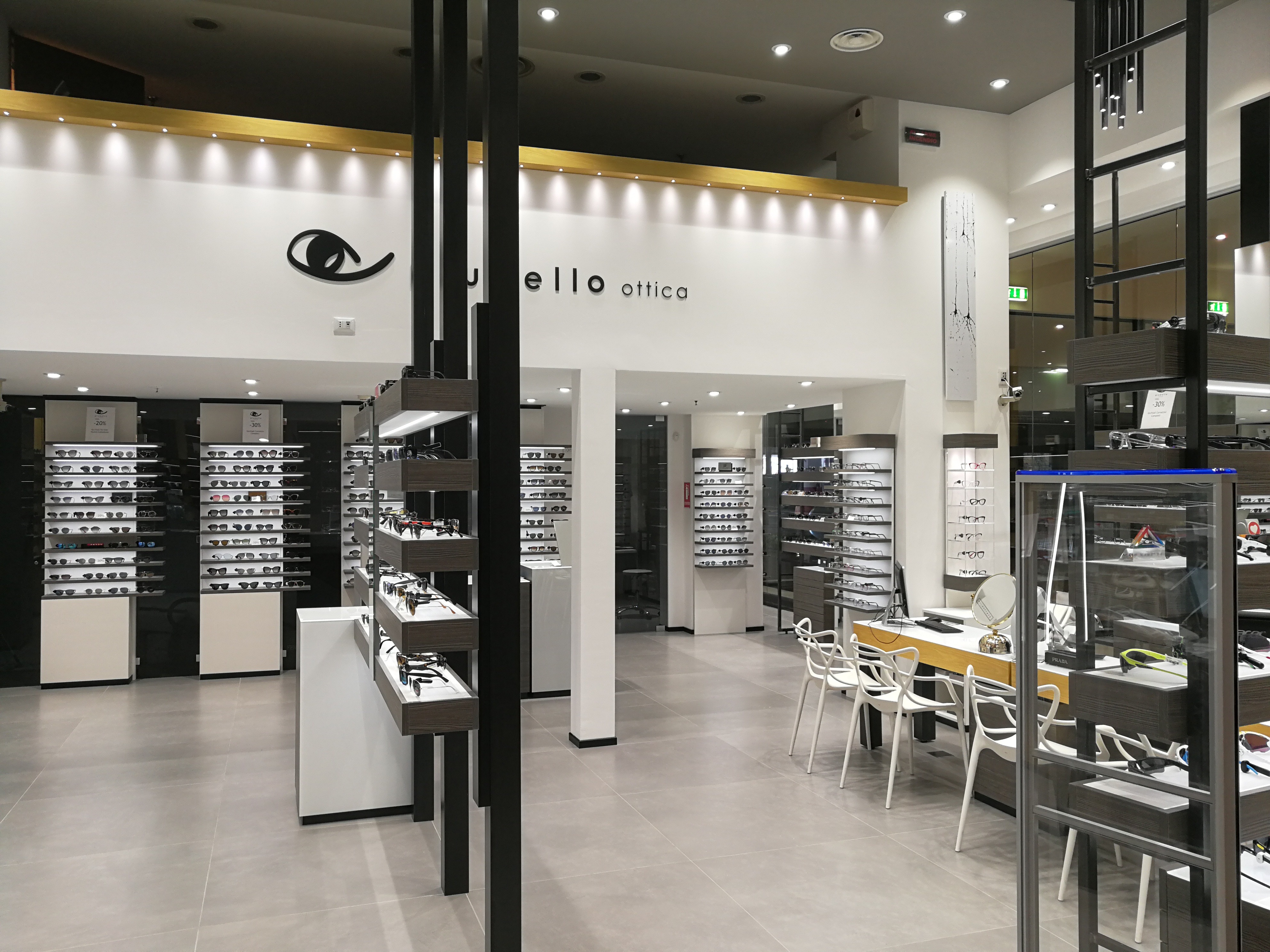 Ottica Piubello 购物中心的工业风设计-7