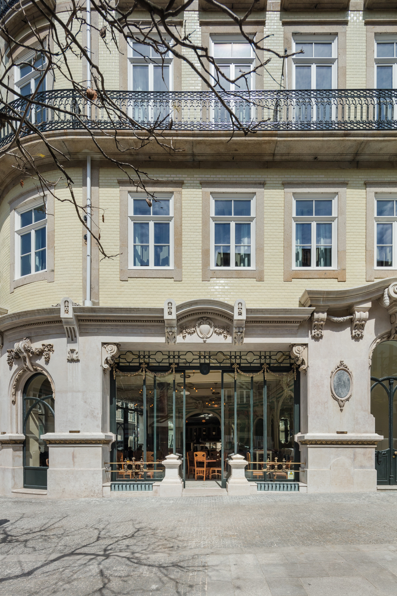 葡萄牙波尔图历史建筑“A Brasileira”酒店的修复与新生-17