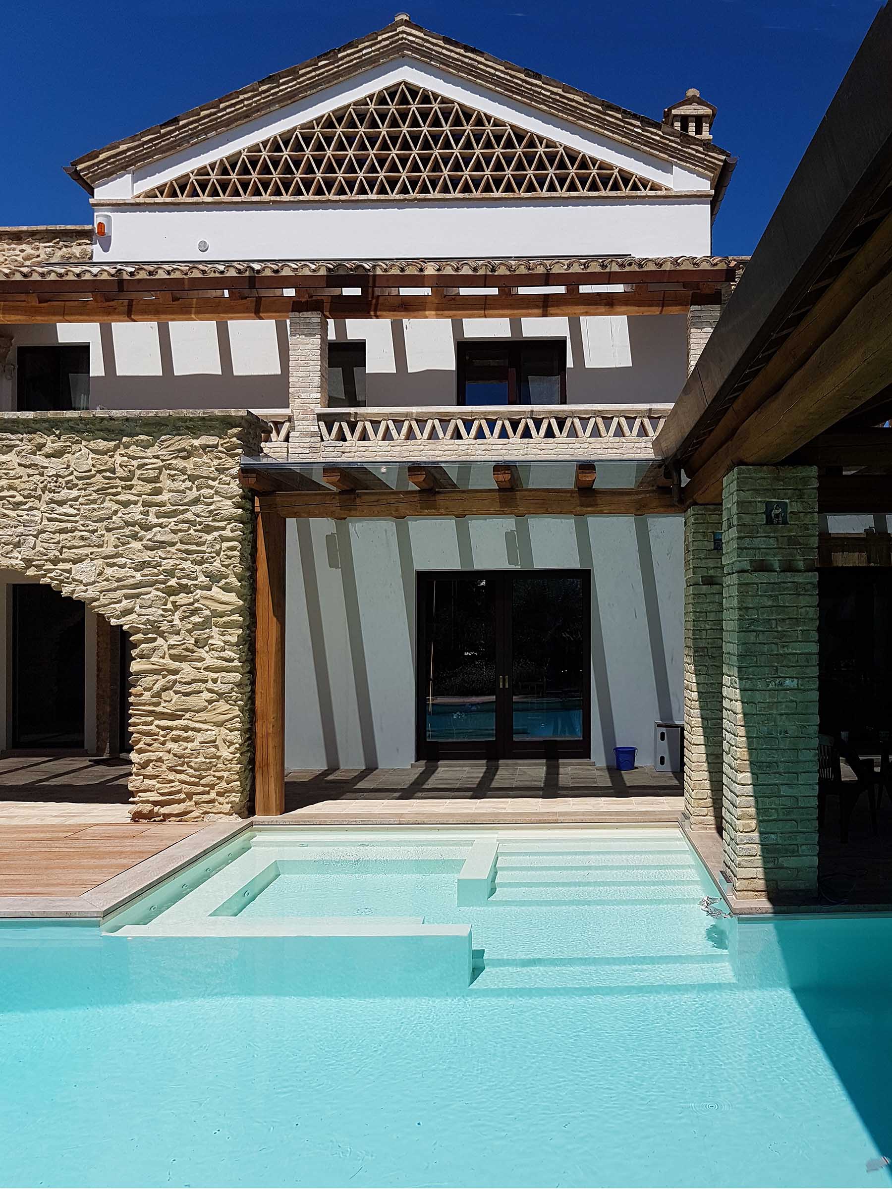 游泳池和圣约翰小教堂-10