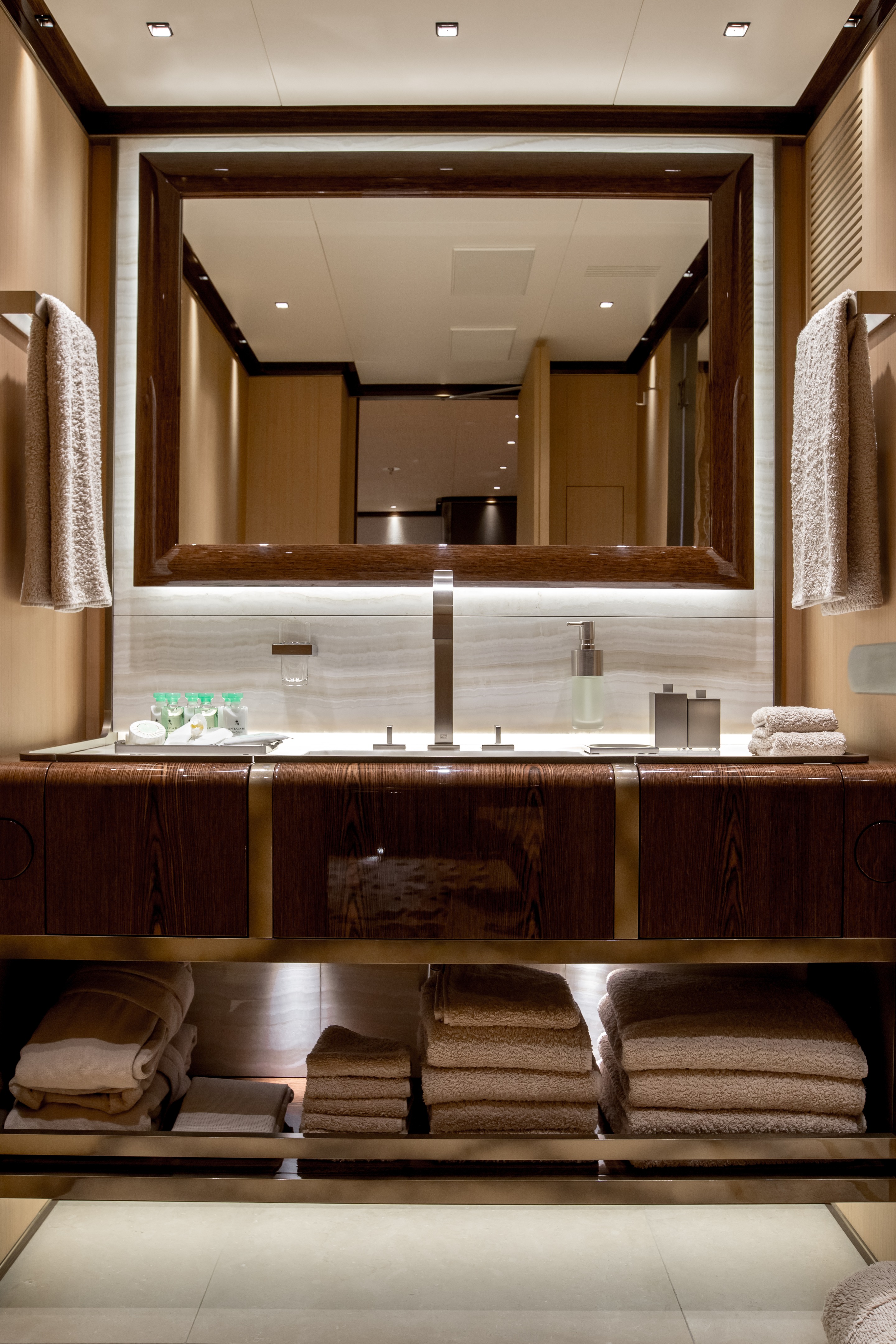 豪华游艇"M/Y Vertige"的精致室内设计-12