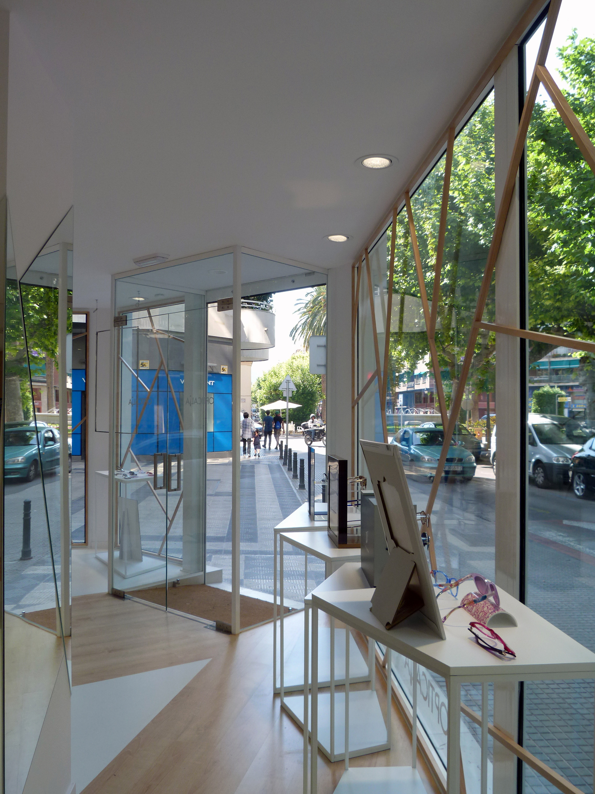 2016 年完成的光学商店设计-6