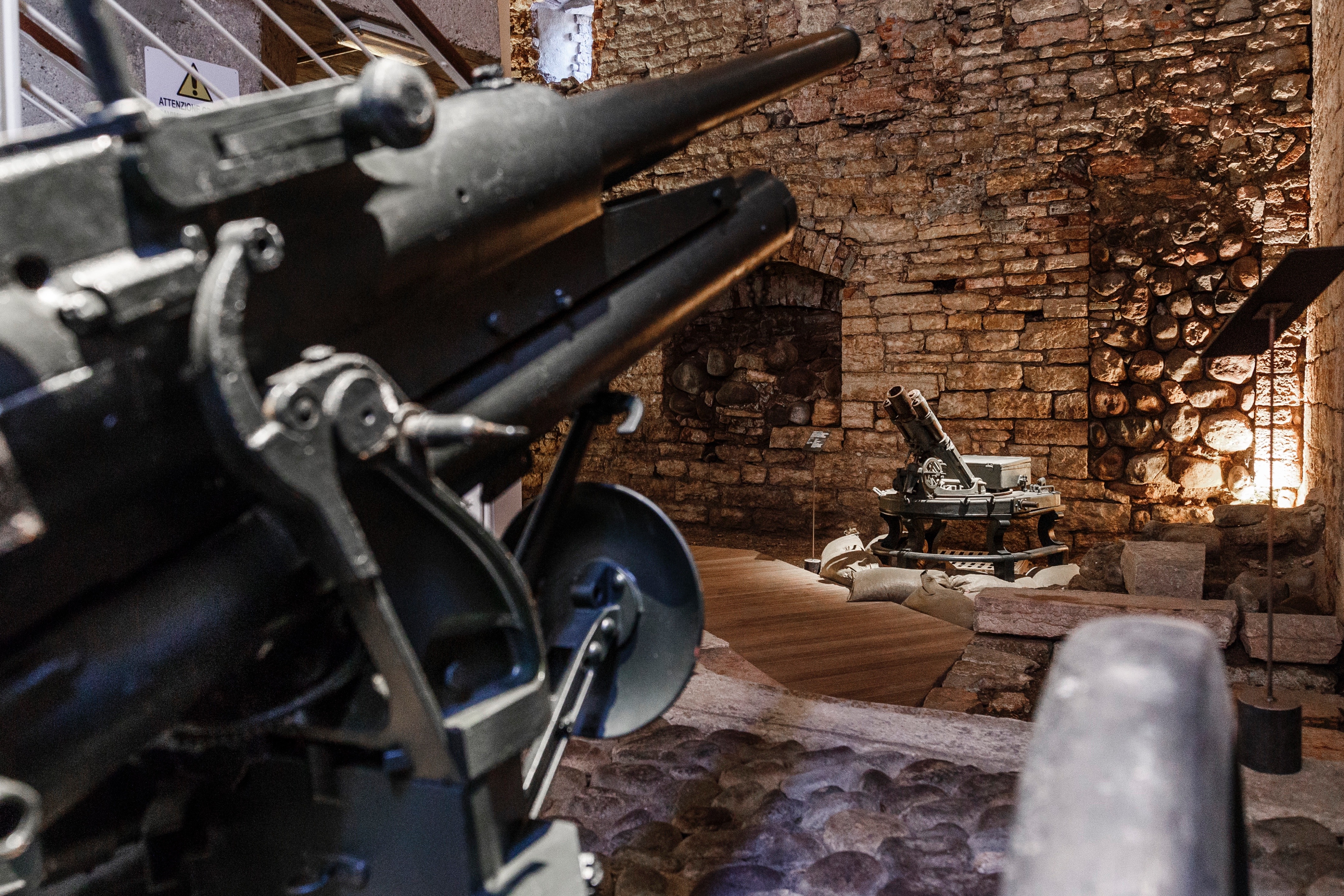 中世纪古塔变身为军事博物馆-3