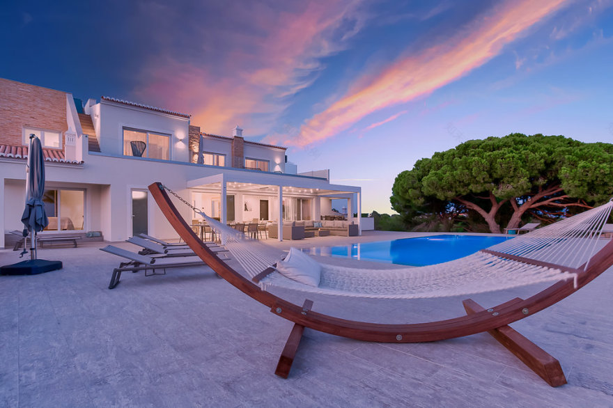 Simple Taste 团队打造的金色眼睛别墅室内设计-0