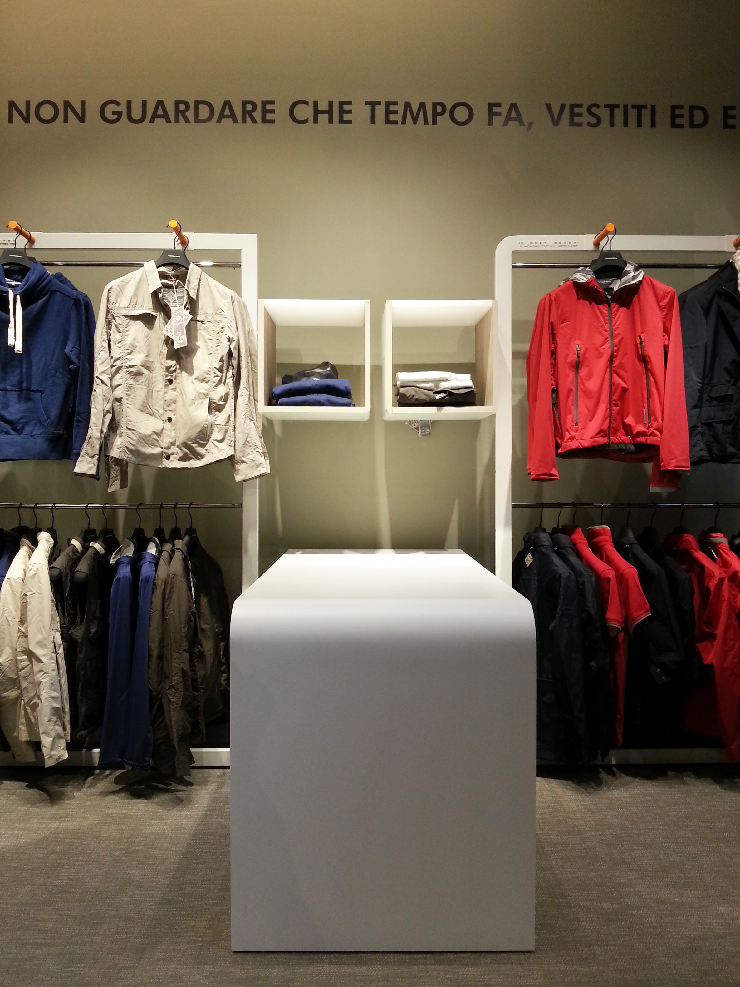 米兰风格都市骑行品牌店设计-22