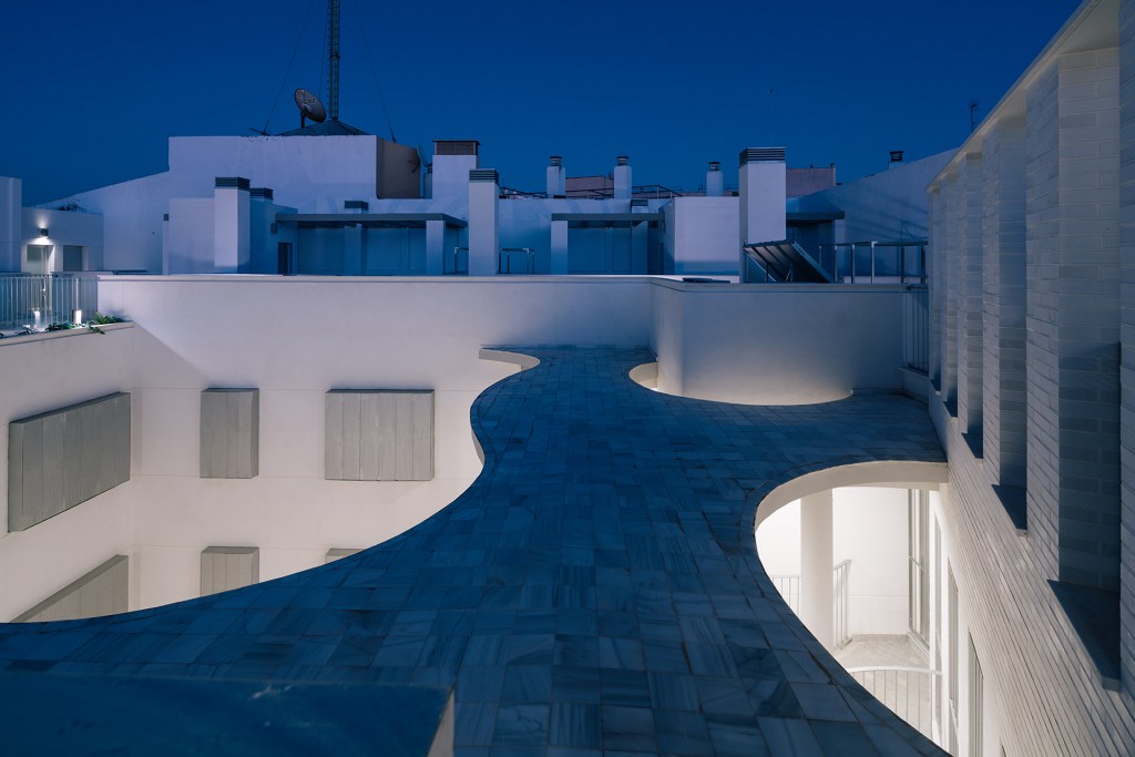 融合历史与当代的塞维利亚多户住宅-43