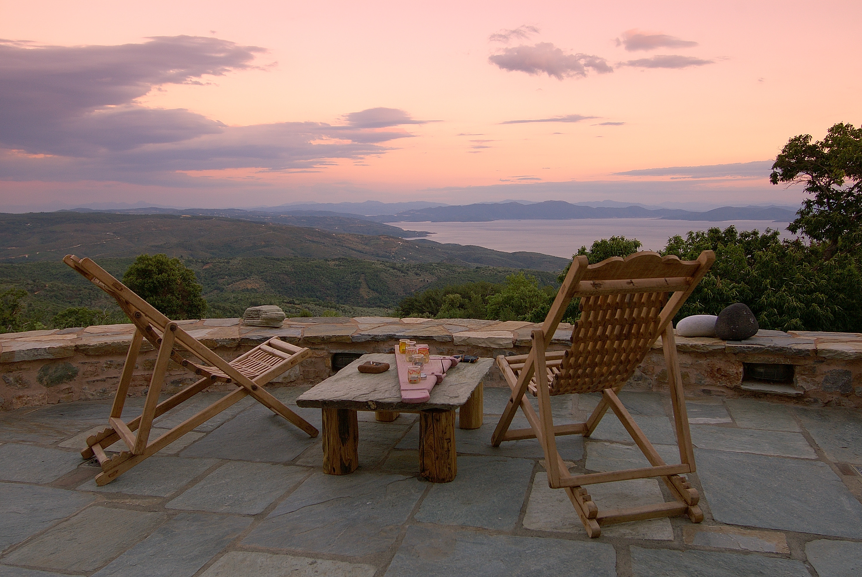 Pelion 山间混凝土石屋，融入自然的简约生活-34