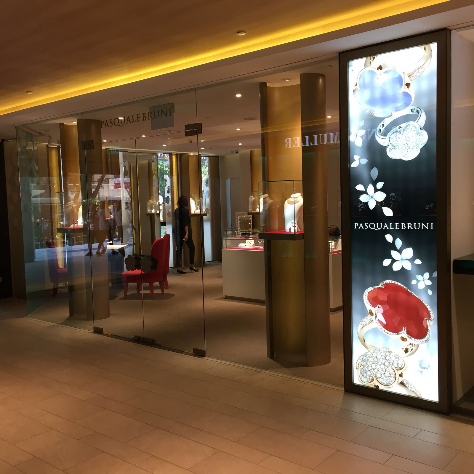 新加坡 Pasqualebruni 珠宝精品店室内设计-11