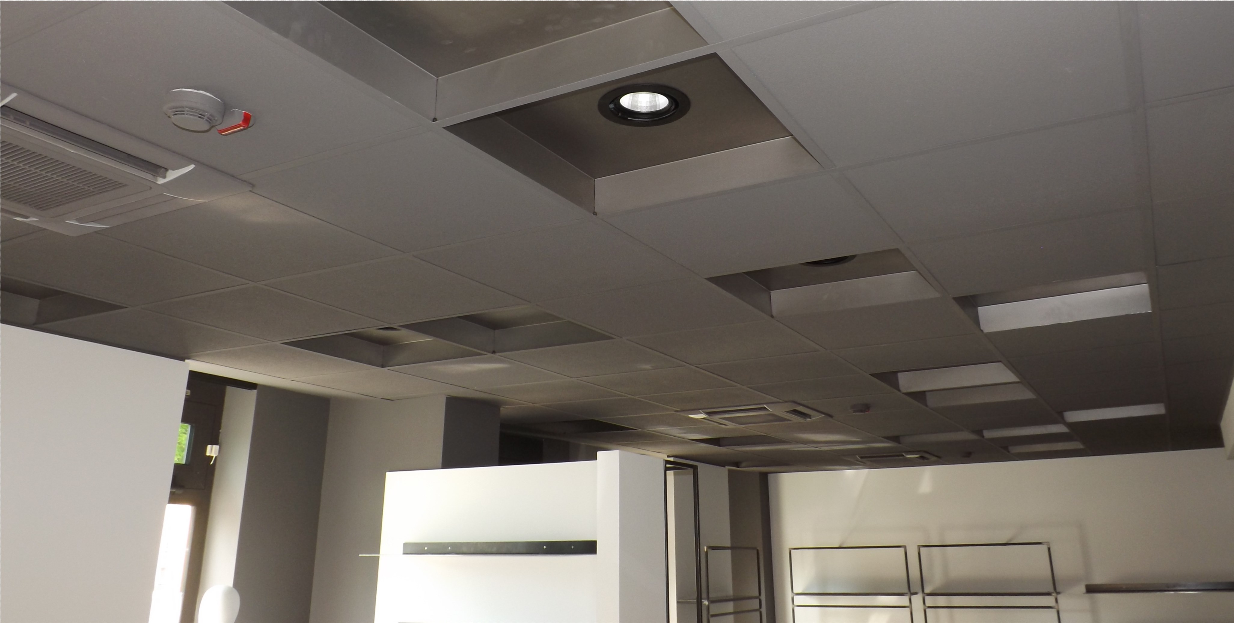 2017 年完成的意大利商店室内设计案例-17