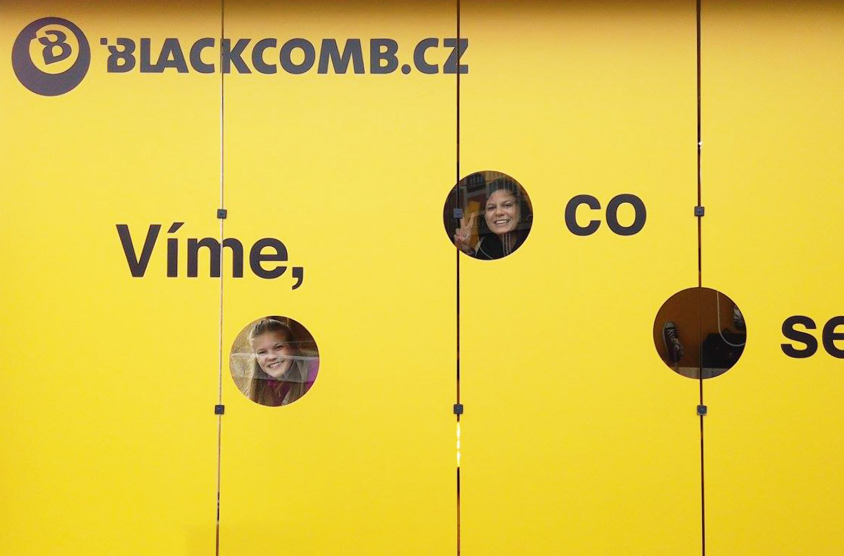 Blackcomb 快闪店 - 都市模块中的黄色好奇圆圈-4