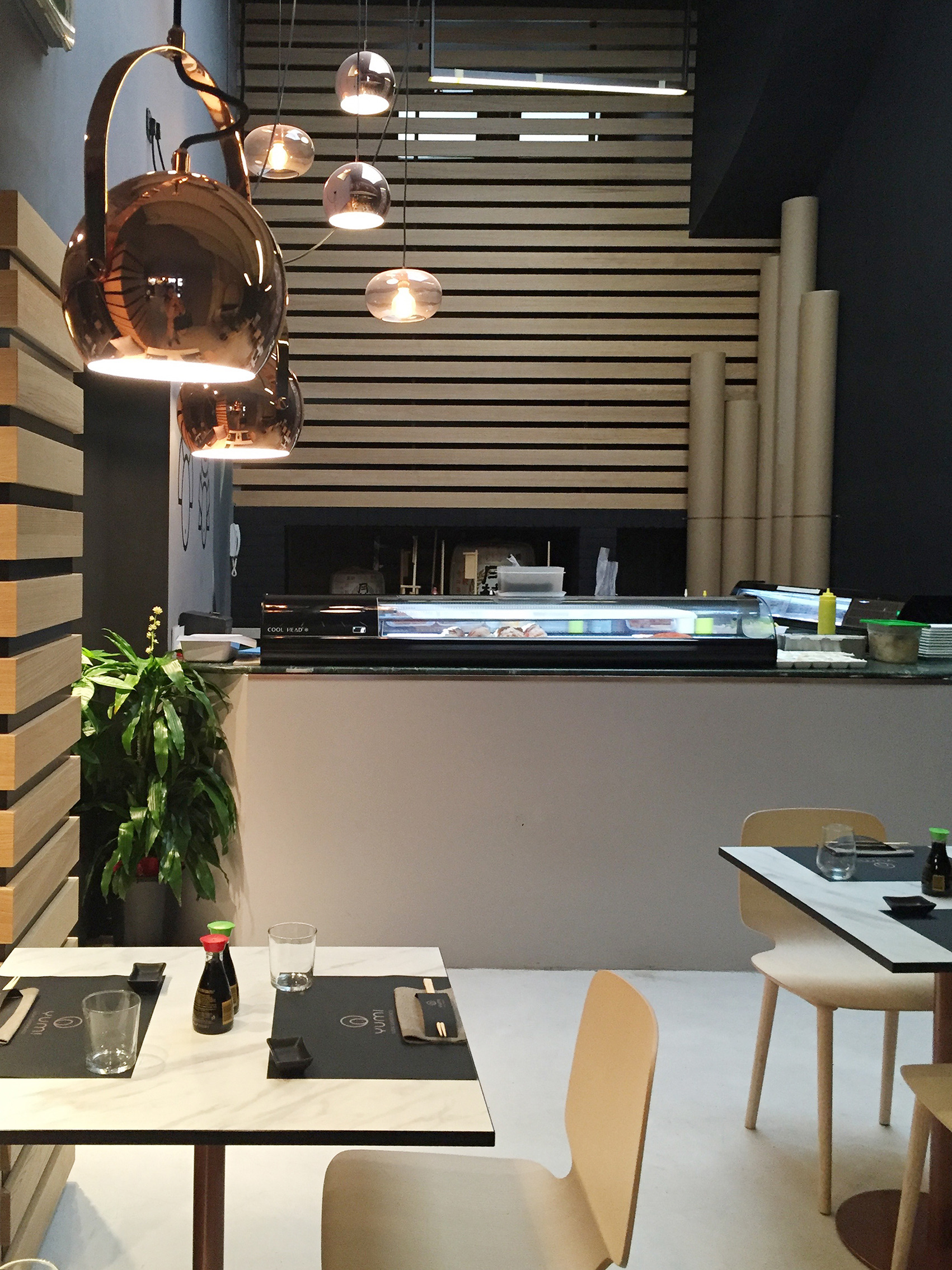 创意纸石纹卫生间，玫瑰金链条瓶架，惊艳的 YUMI 寿司体验-12