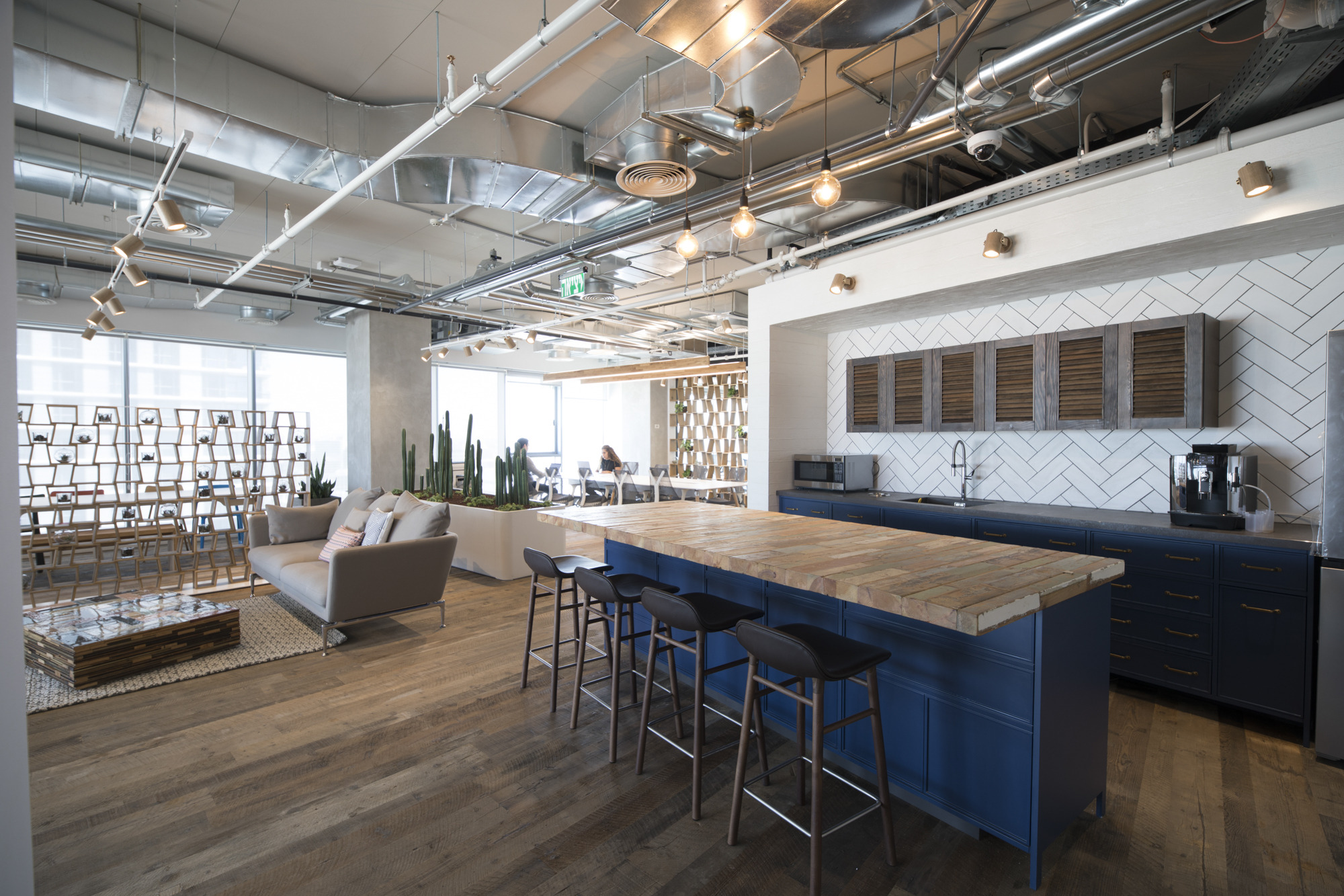 融合城市景观的 VISA 创新中心-23