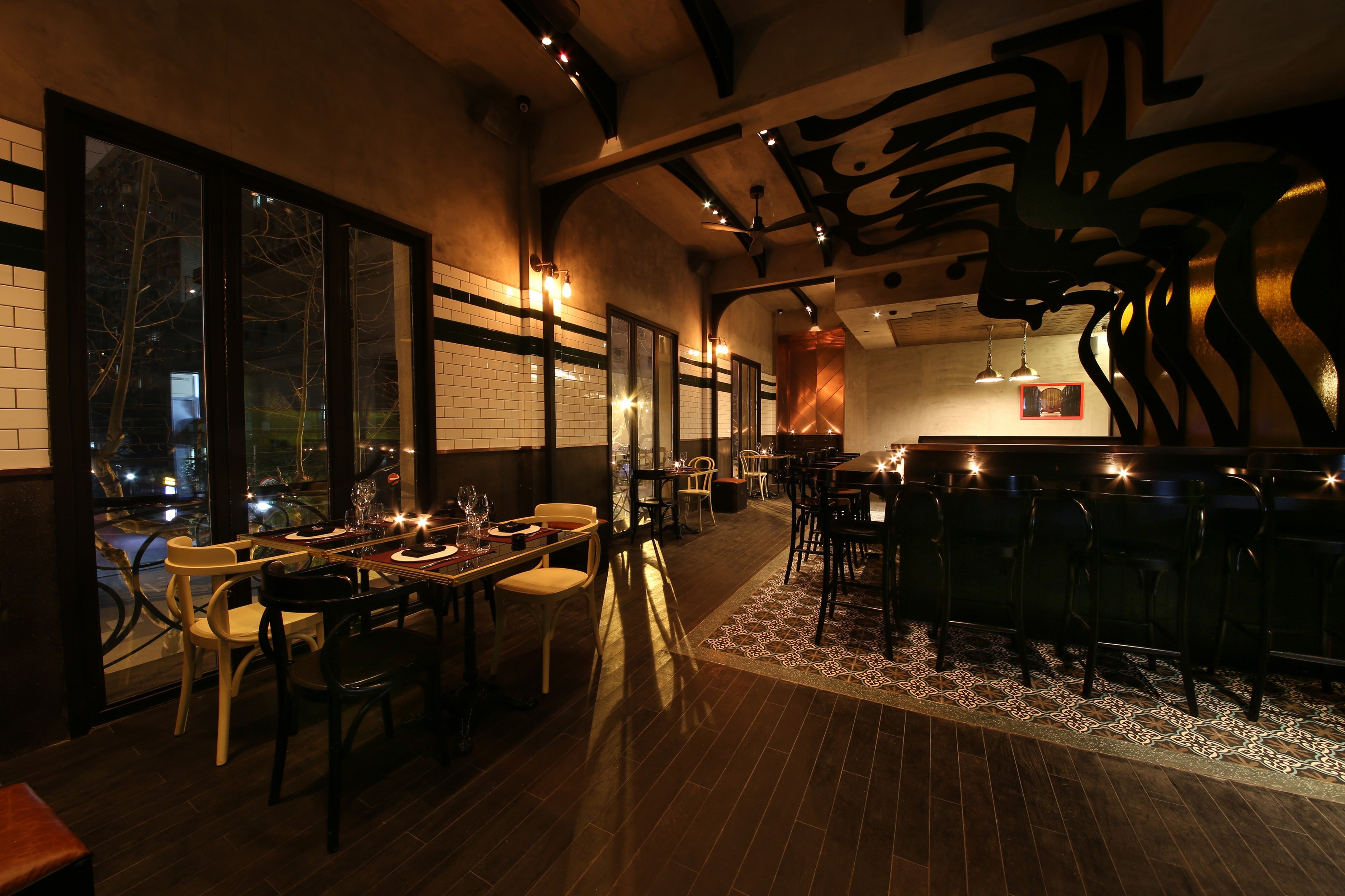 复古艺术装饰风格，打造别具一格的欧洲火车站餐厅-2