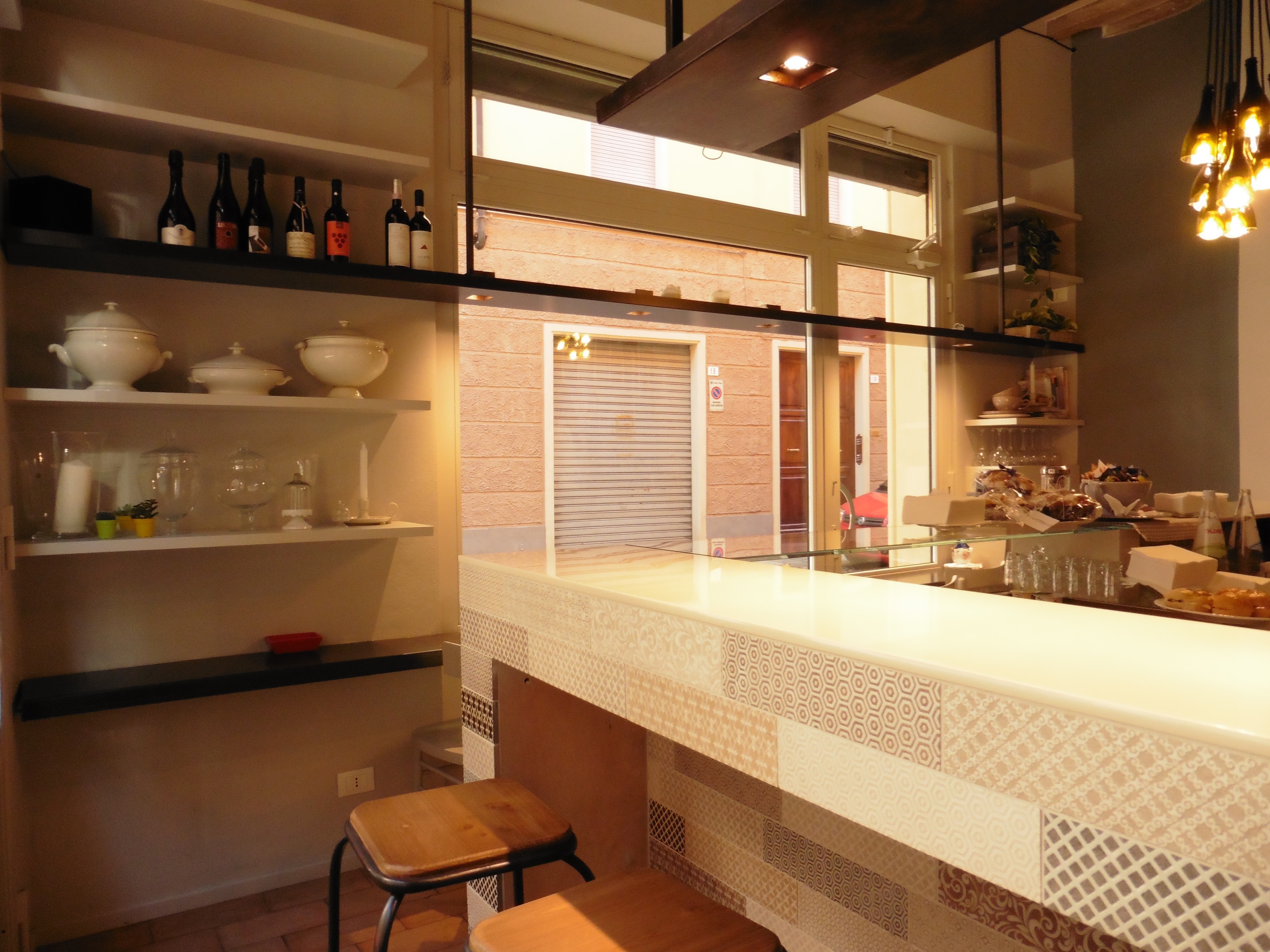 摩德纳历史建筑中的现代餐饮空间-3