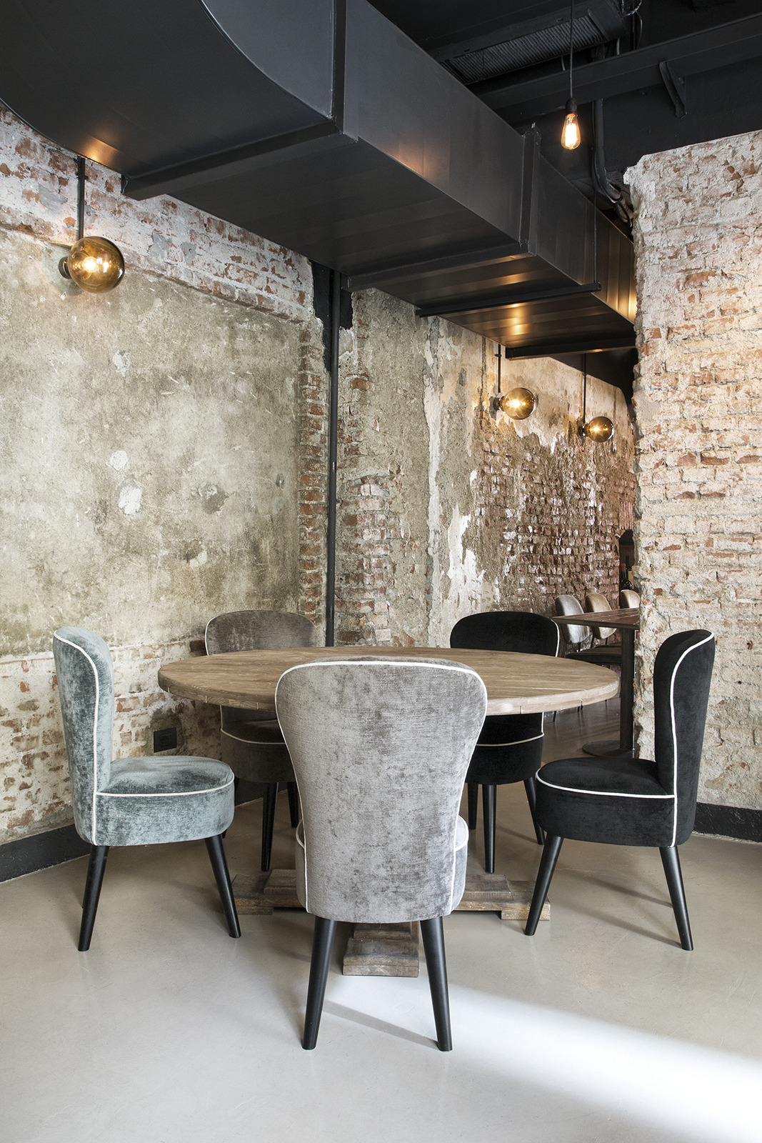 狭长空间变身优雅餐厅，设计师如何妙手回春？-7