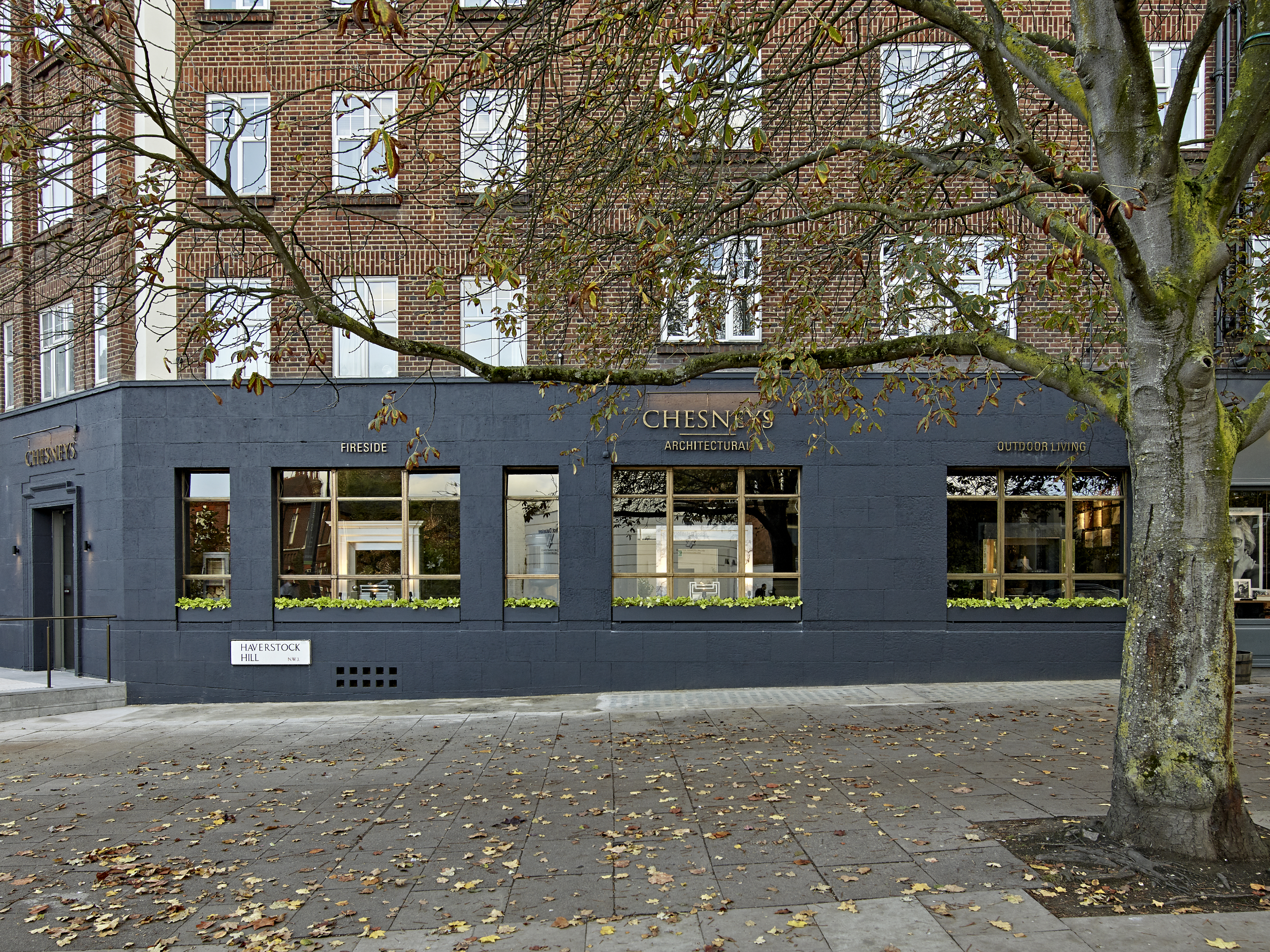 伦敦 Chesneys 旗舰展厅木地板应用案例-13