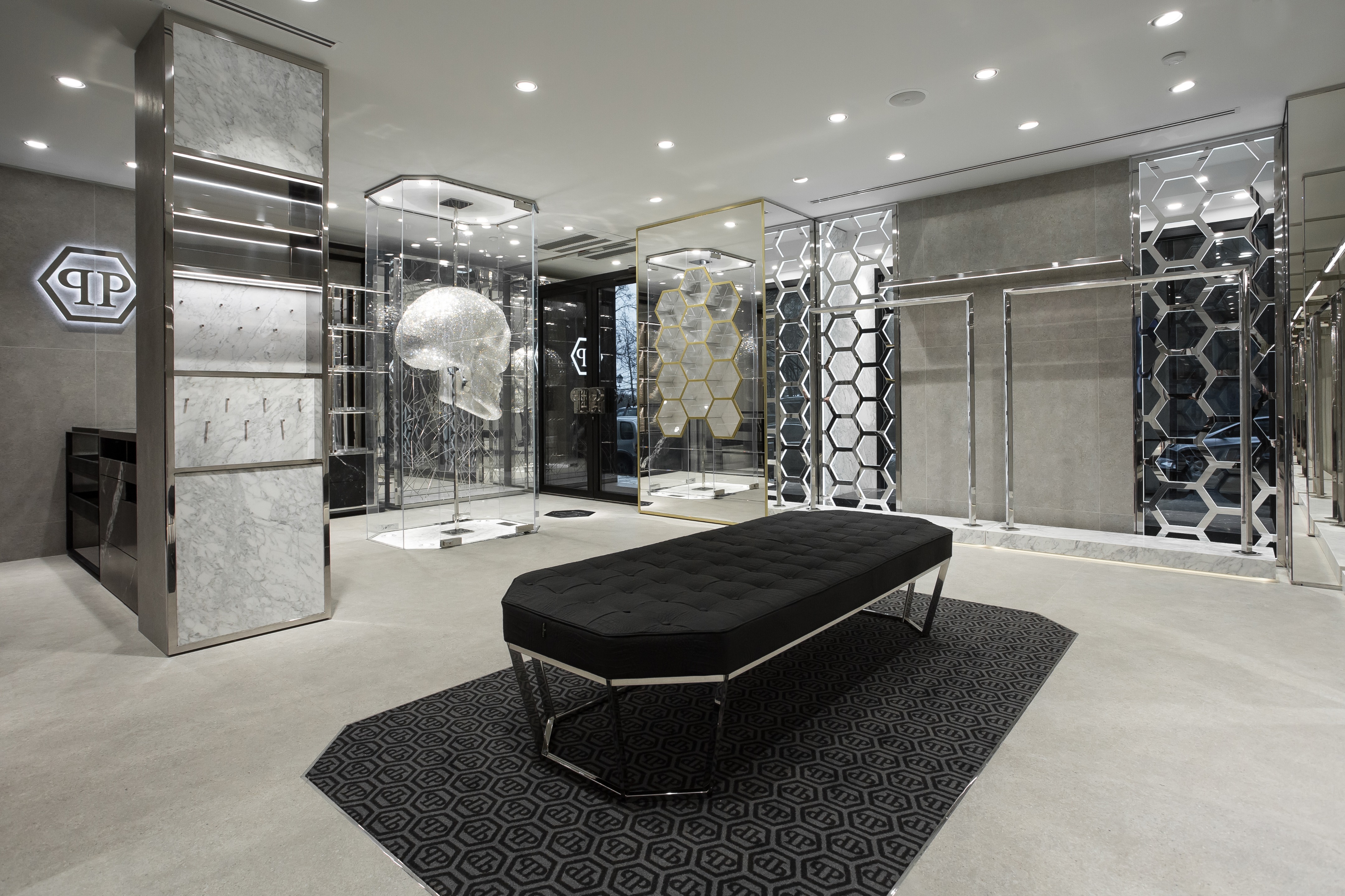 Kazan Philipp Plein 精品店室内设计-9