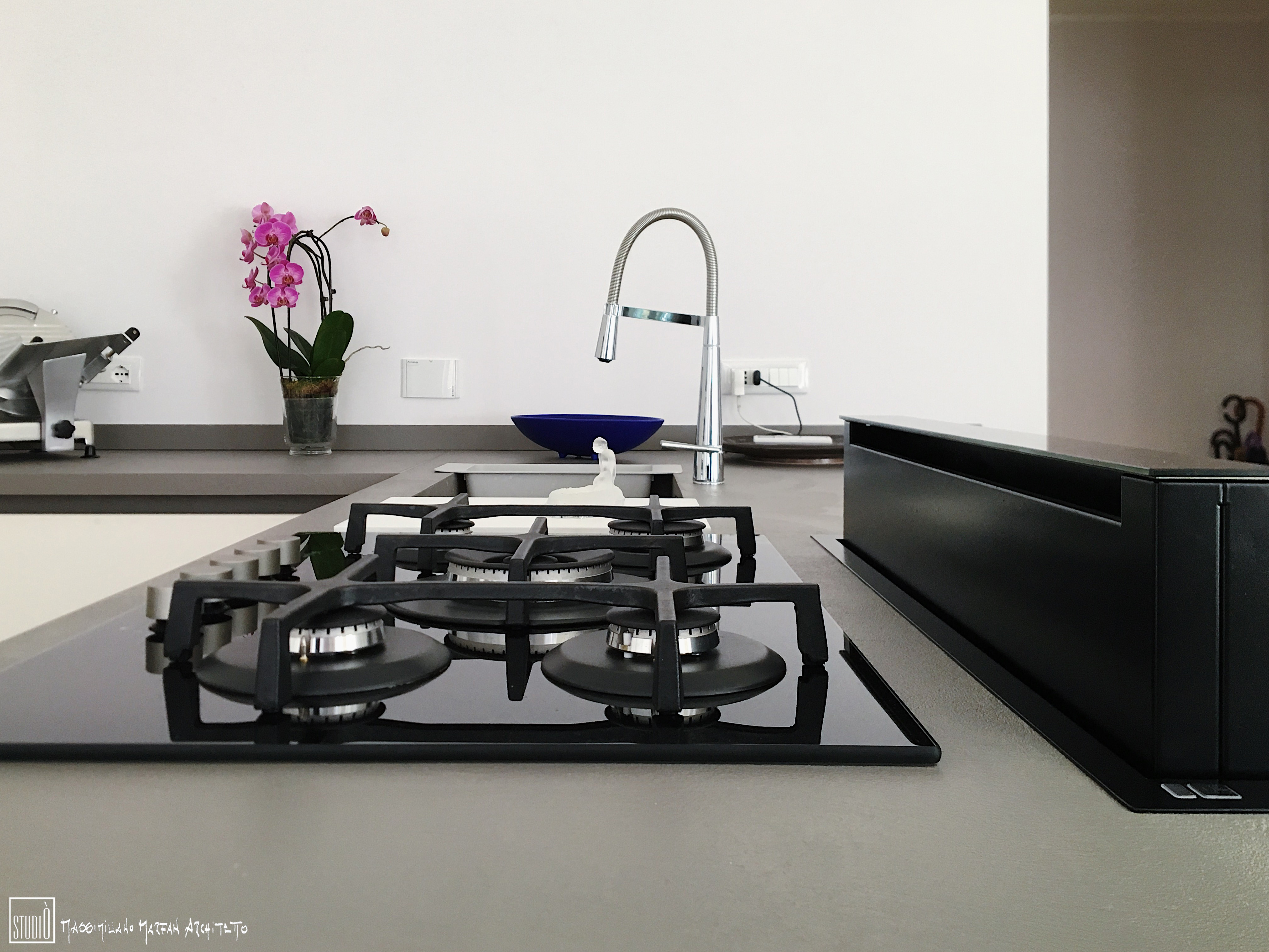 意大利 120 平米公寓全翻新，灯光设计成亮点-9