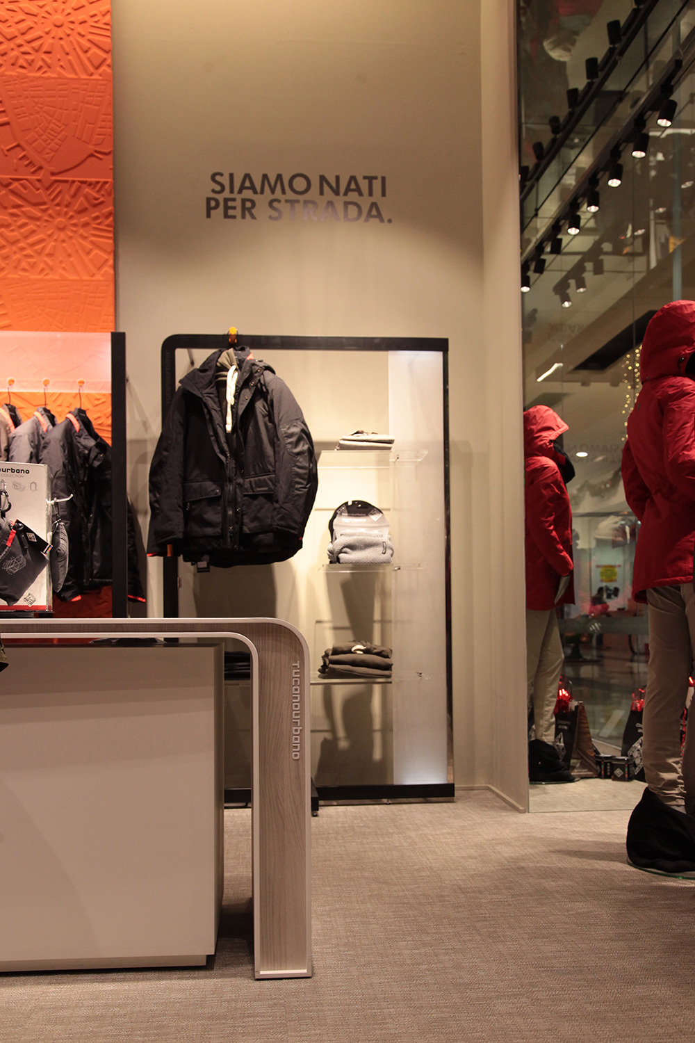 米兰风格都市骑行品牌店设计-8