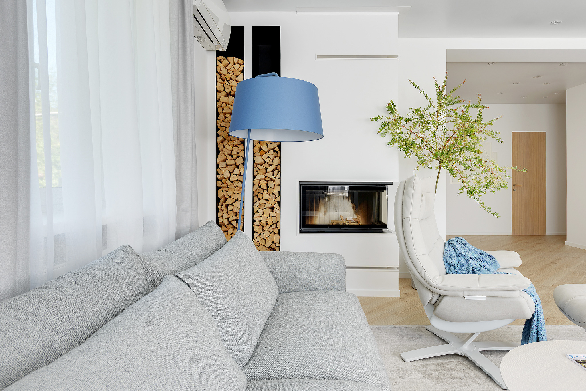 2016 年乌克兰郊区白色夏日别墅-14